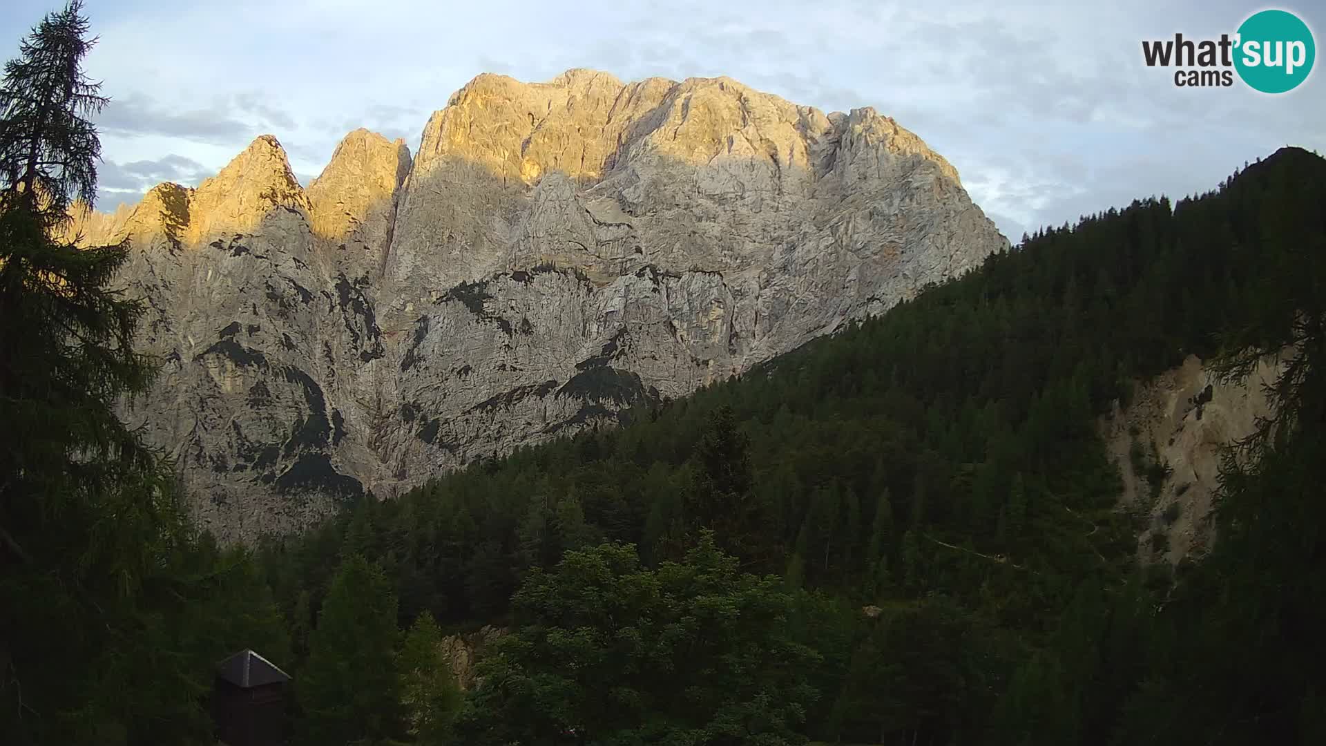 Vršič LIVE webcam Erjavčeva house – view to PRISOJNIK – Slovenia