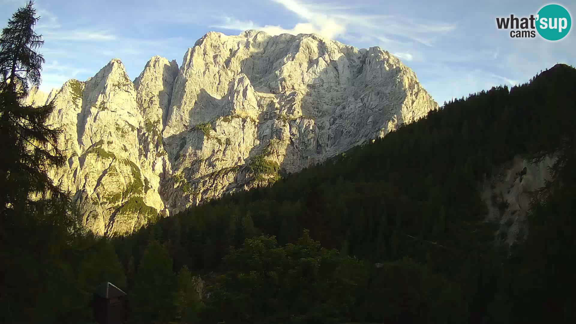 Vršič LIVE webcam Erjavčeva house – view to PRISOJNIK – Slovenia