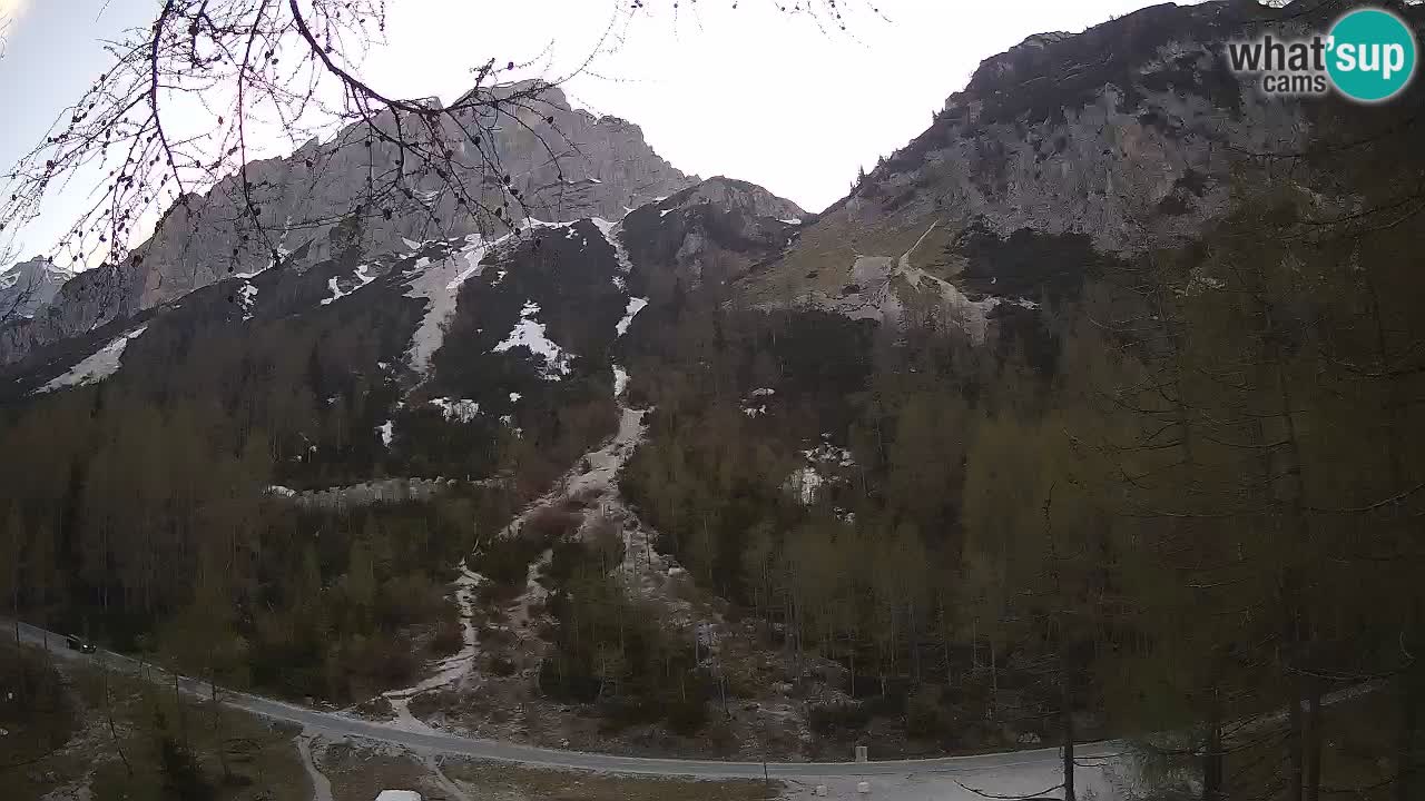 Web kamera Vršič – Erjavčeva kuca – Slovenija