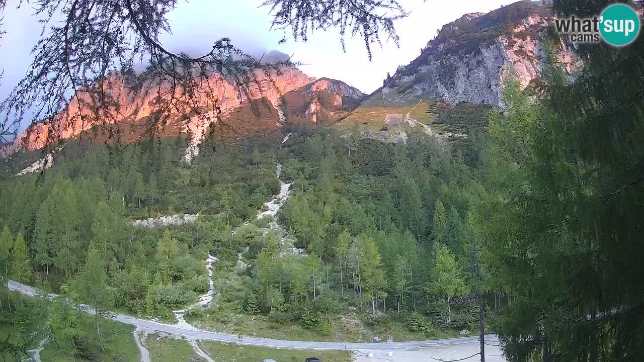 Web kamera Vršič – Erjavčeva kuca – Slovenija