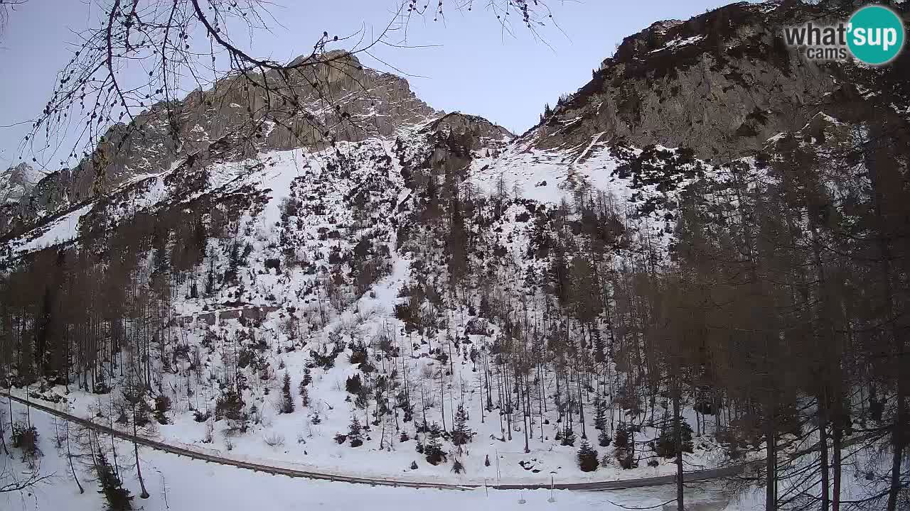 Web kamera Vršič – Erjavčeva kuca – Slovenija