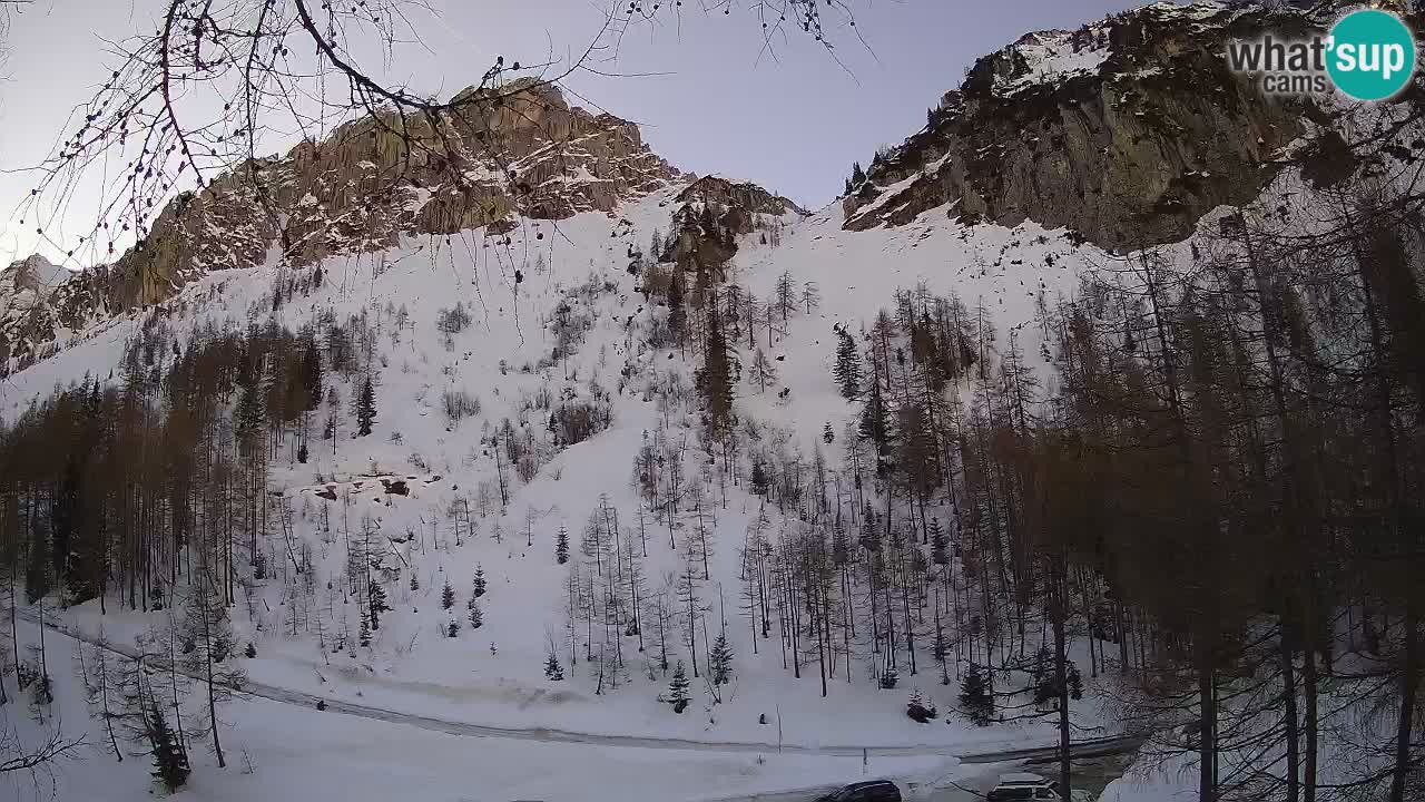 Web kamera Vršič – Erjavčeva kuca – Slovenija