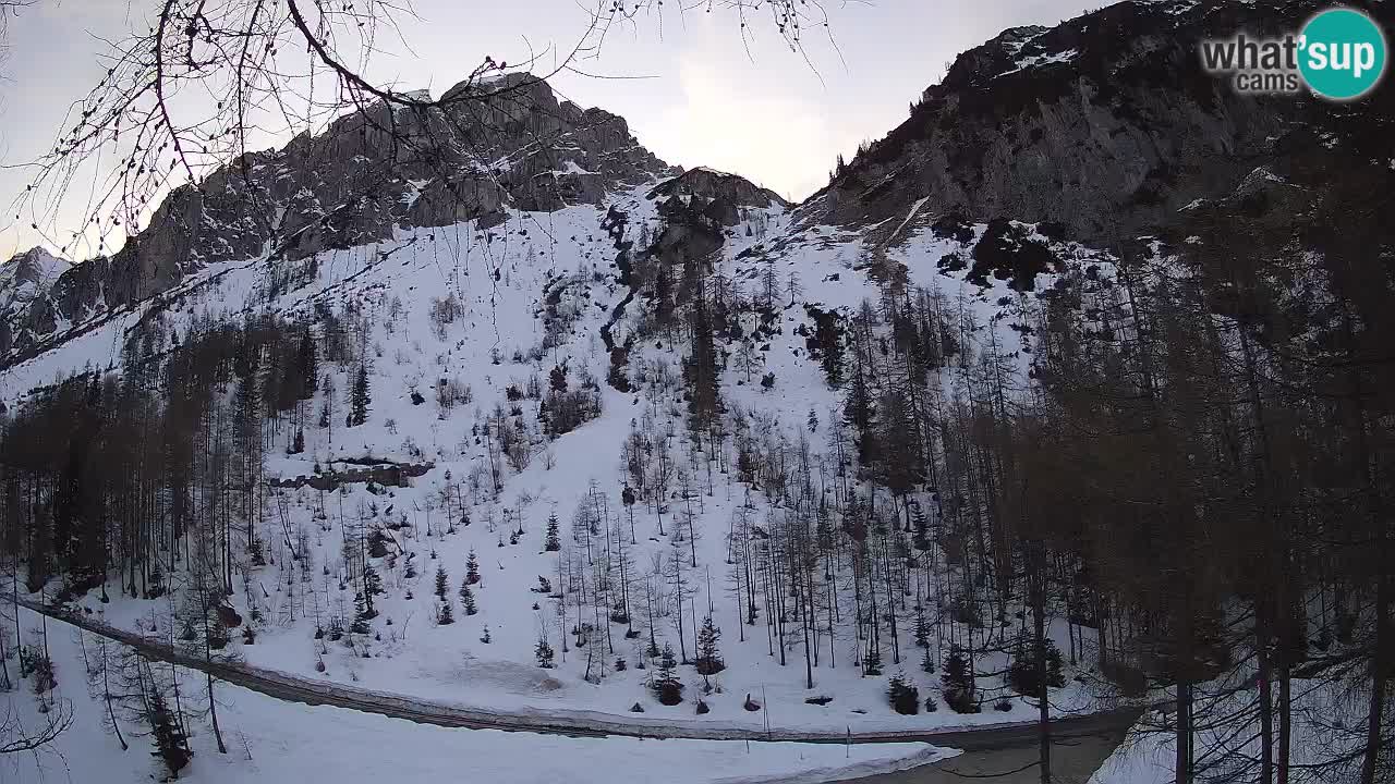 Web kamera Vršič – Erjavčeva kuca – Slovenija