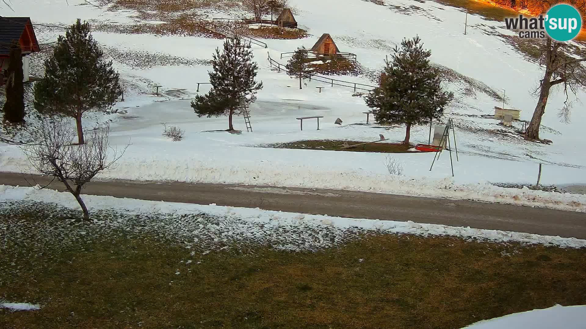 Pond at the Pr’Vrhovc Homestead Webcam