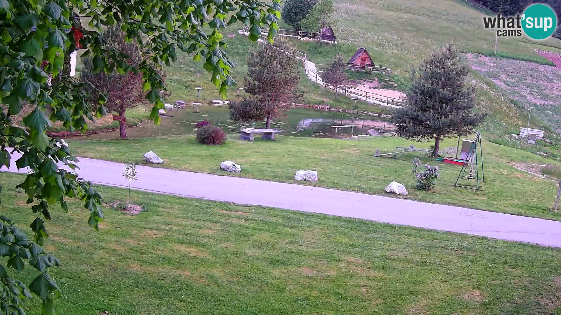 Pond at the Pr’Vrhovc Homestead Webcam