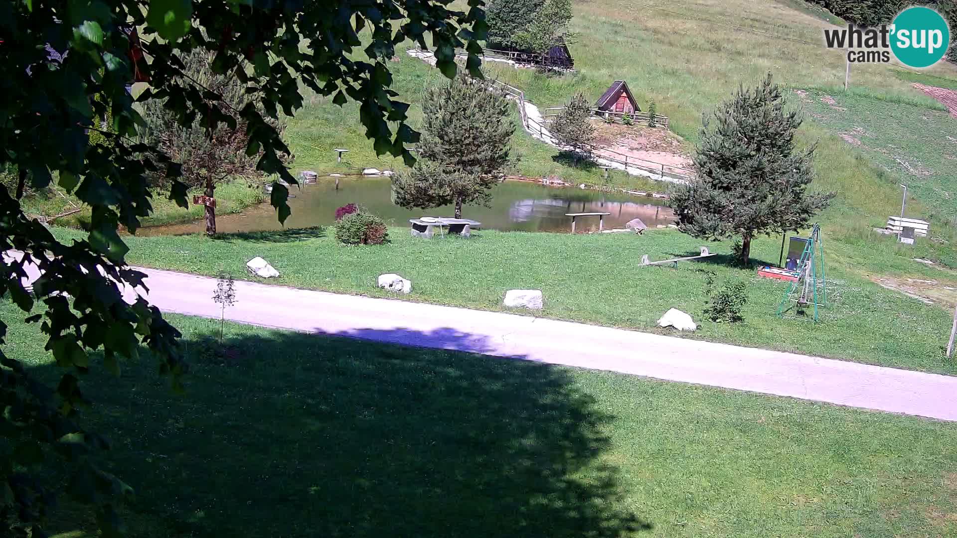 Pond at the Pr’Vrhovc Homestead Webcam