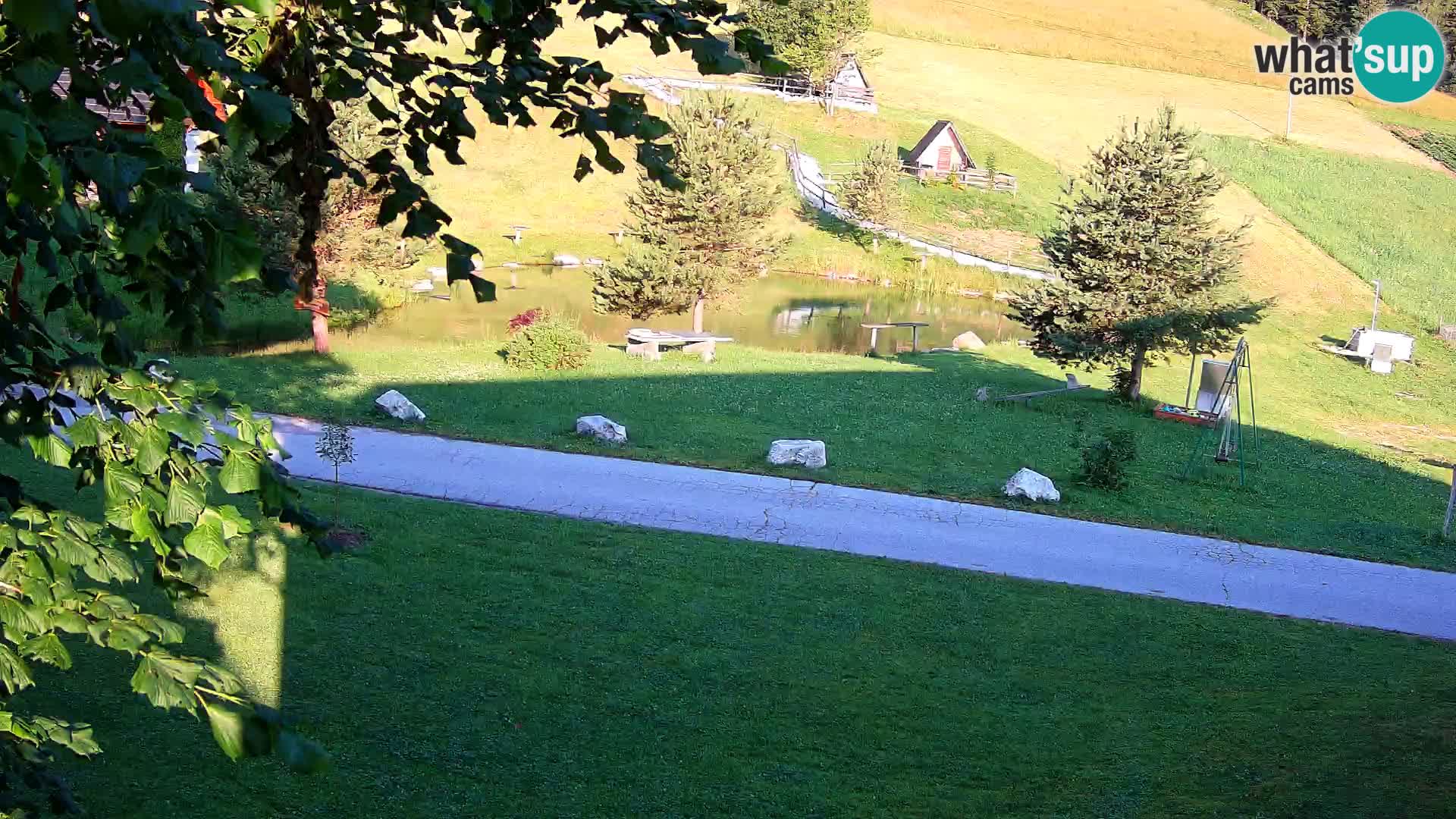 Pond at the Pr’Vrhovc Homestead Webcam