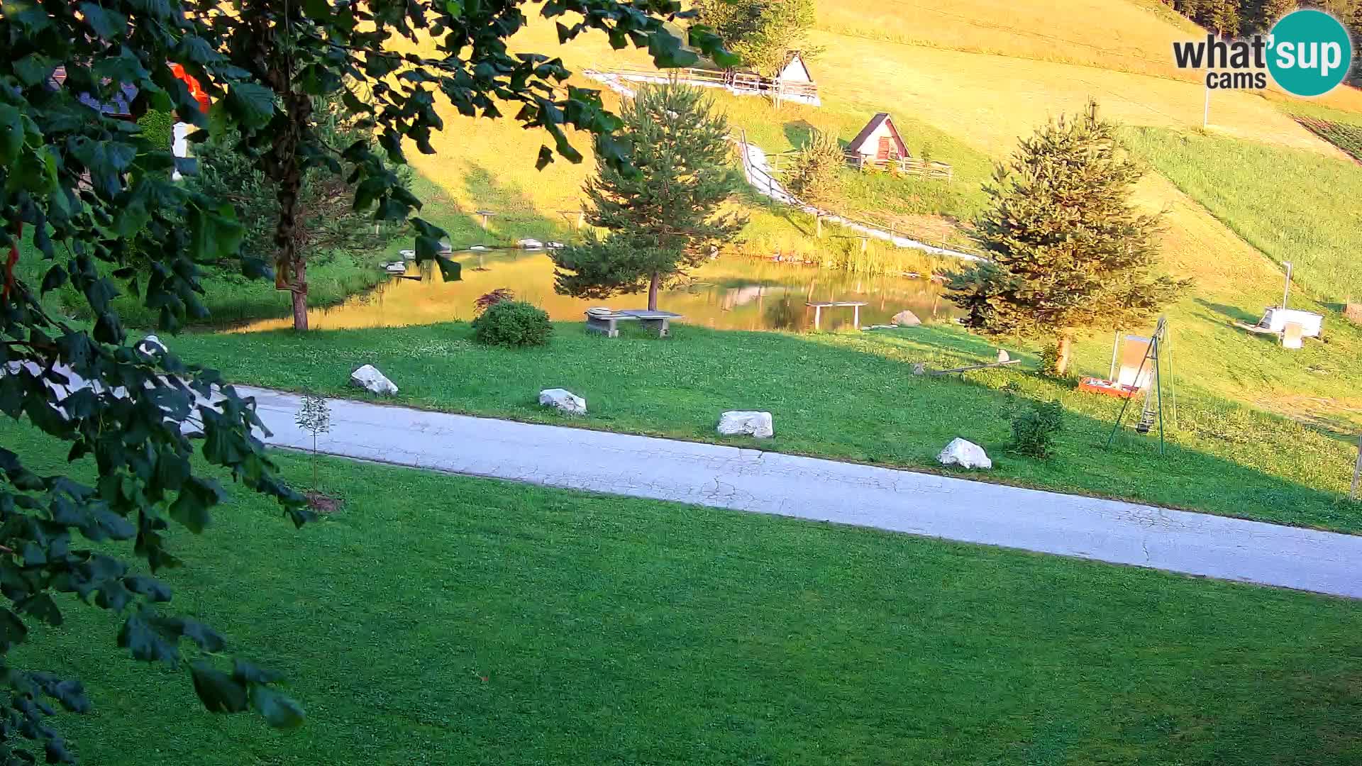 Pond at the Pr’Vrhovc Homestead Webcam