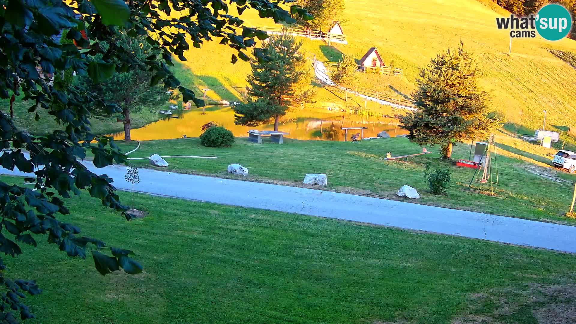 Pond at the Pr’Vrhovc Homestead Webcam