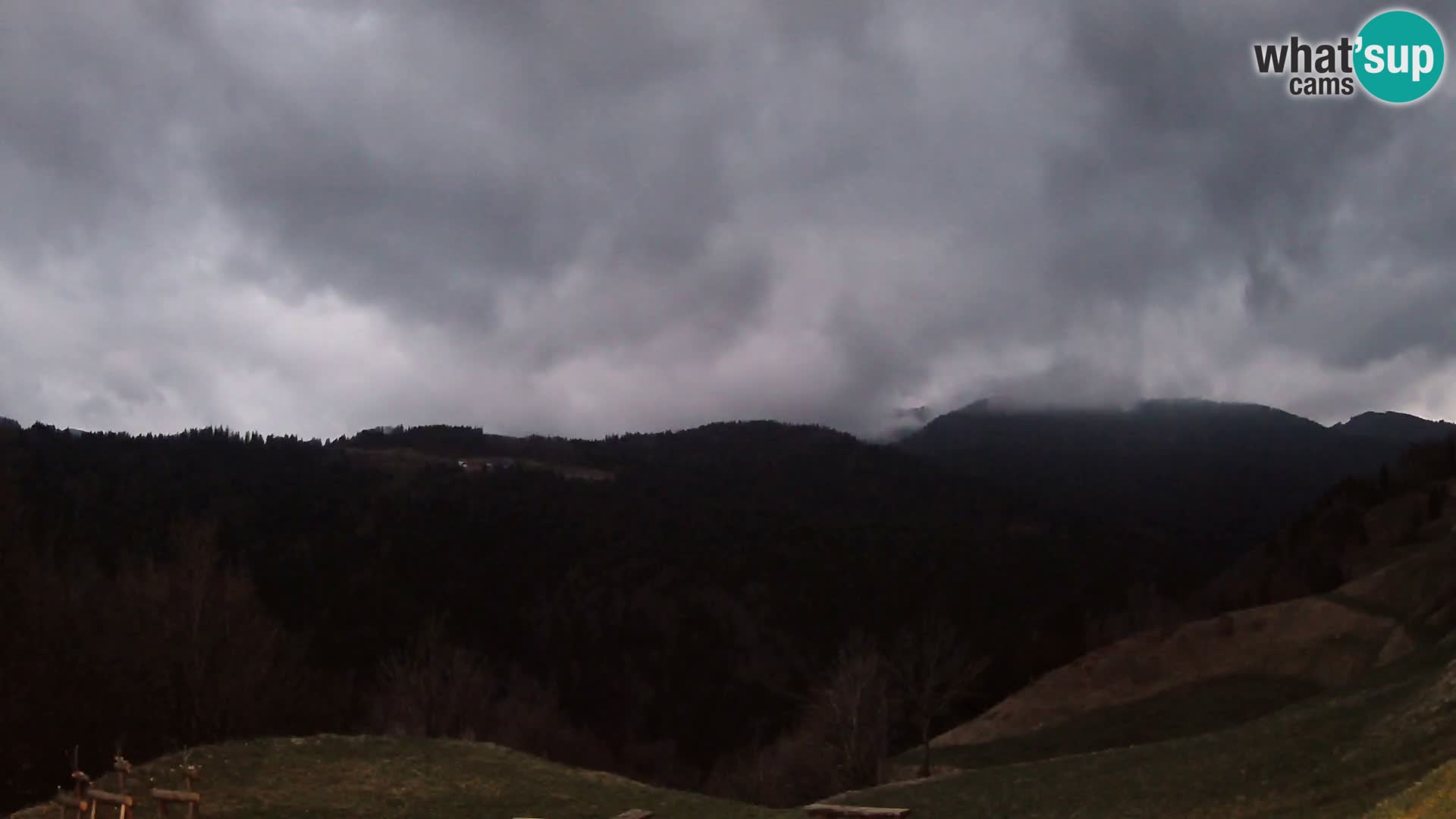 Webcam Brunarica Dražgoše – Vista live sul Ratitovec (1666 m)