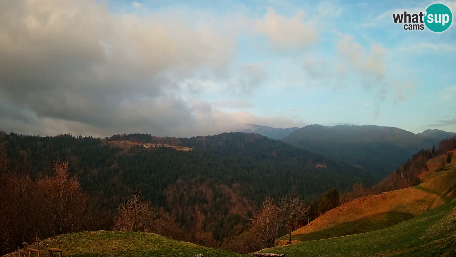 Webcam Brunarica Dražgoše – Liveblick auf Ratitovec (1666 m)