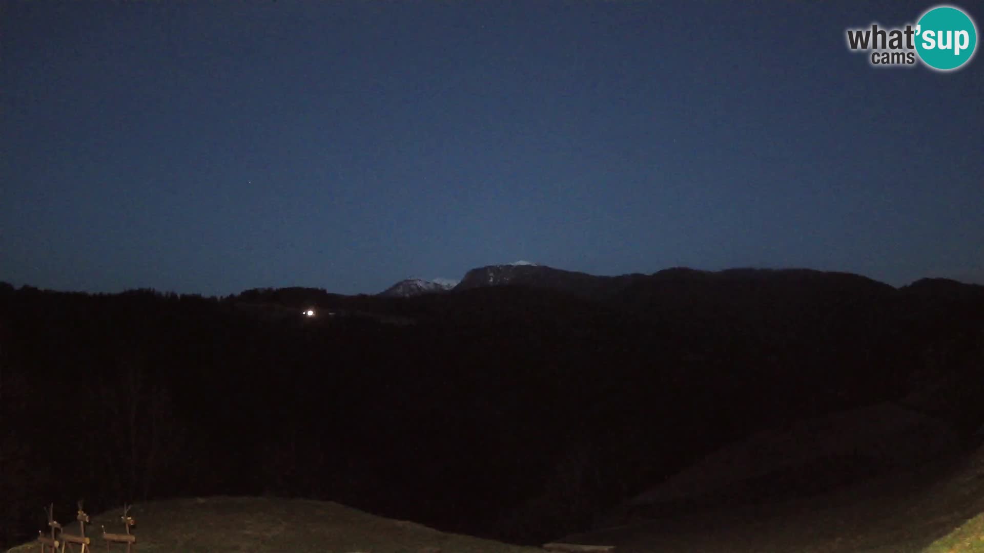 Webcam Brunarica Dražgoše – Liveblick auf Ratitovec (1666 m)