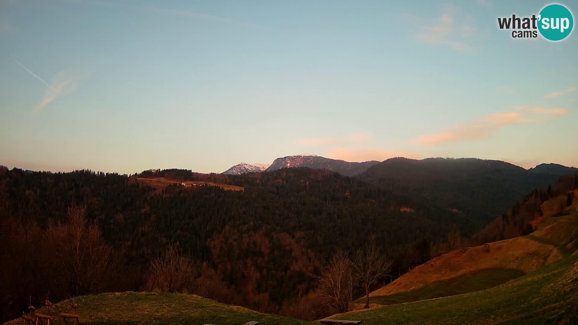 Web kamera Brunarica Dražgoše – Pogled uživo na Ratitovec (1666 m)