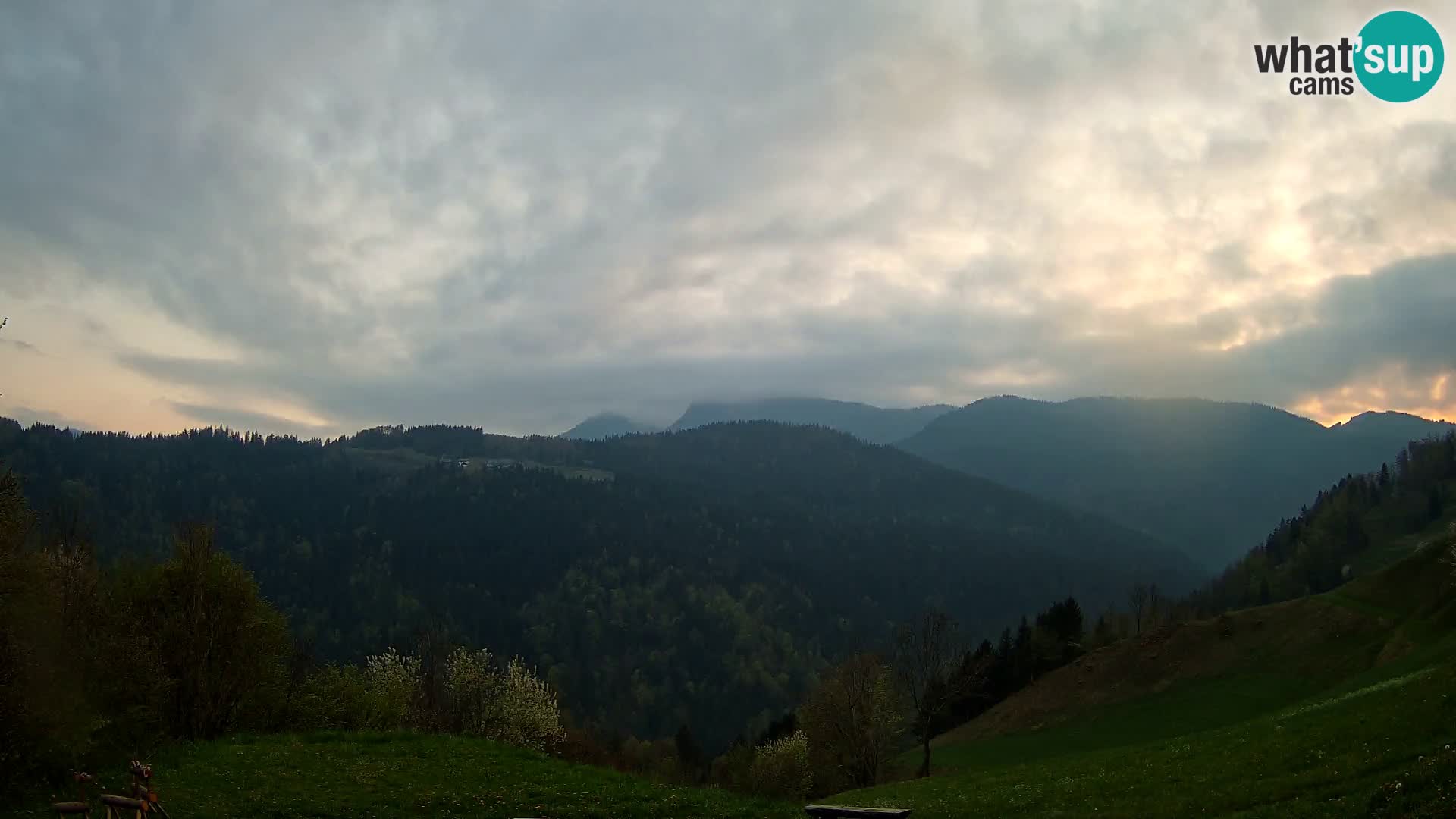 Webcam Brunarica Dražgoše – Vista live sul Ratitovec (1666 m)