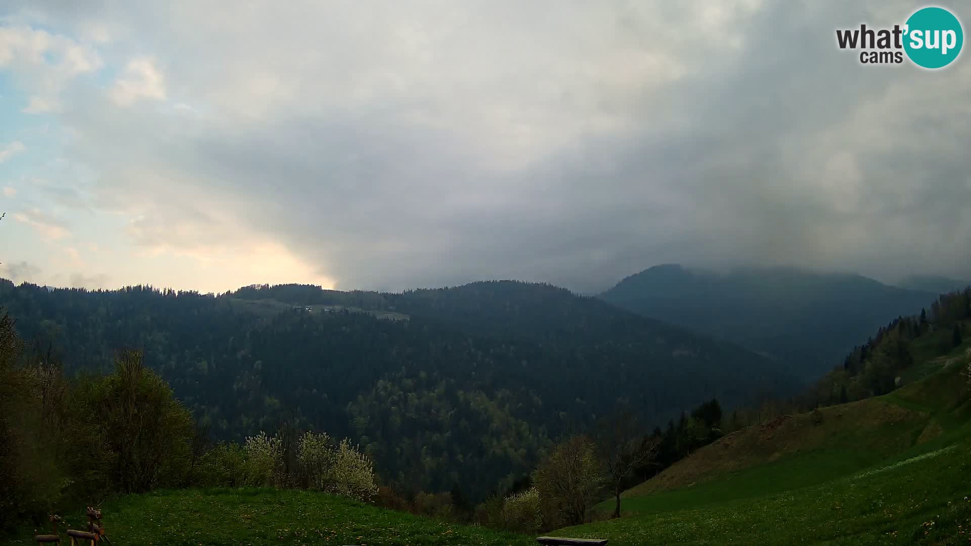 Webcam Brunarica Dražgoše – Liveblick auf Ratitovec (1666 m)