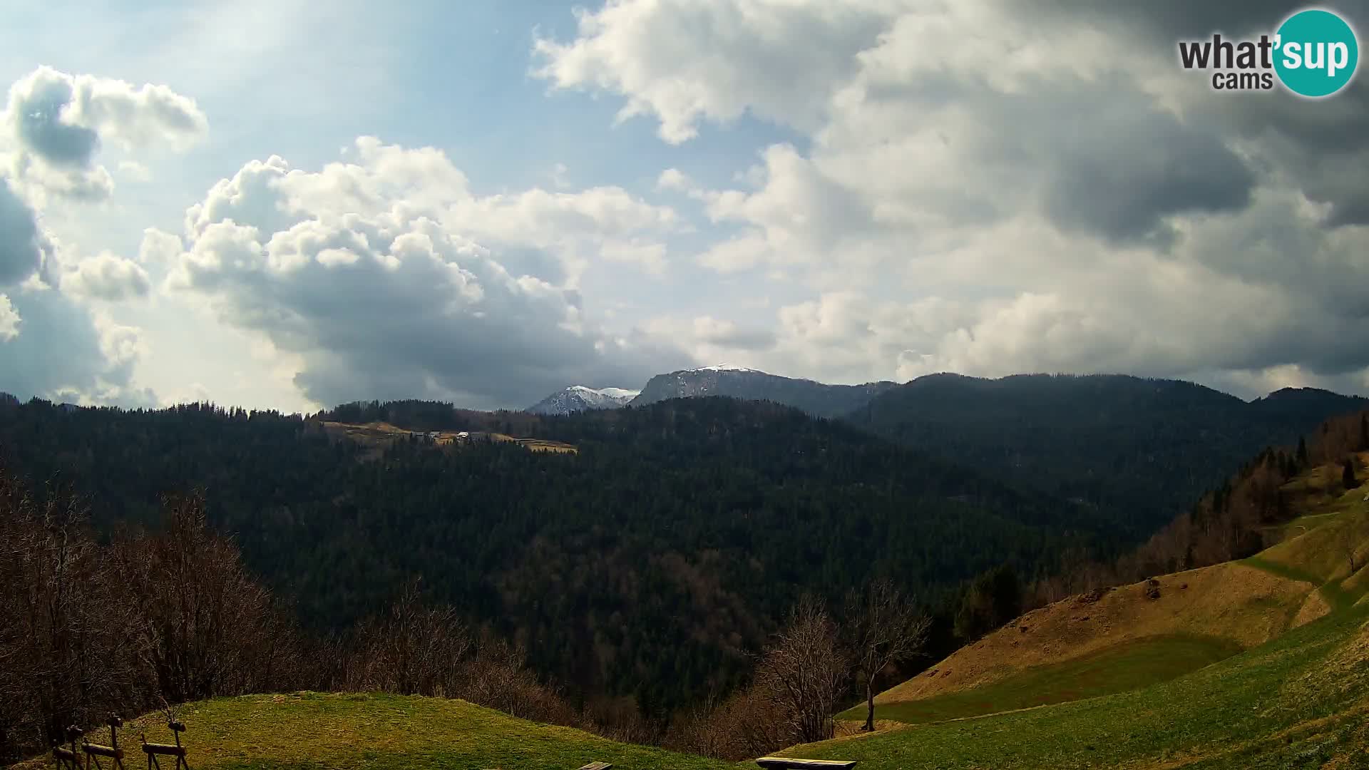 Web kamera Brunarica Dražgoše – Pogled uživo na Ratitovec (1666 m)