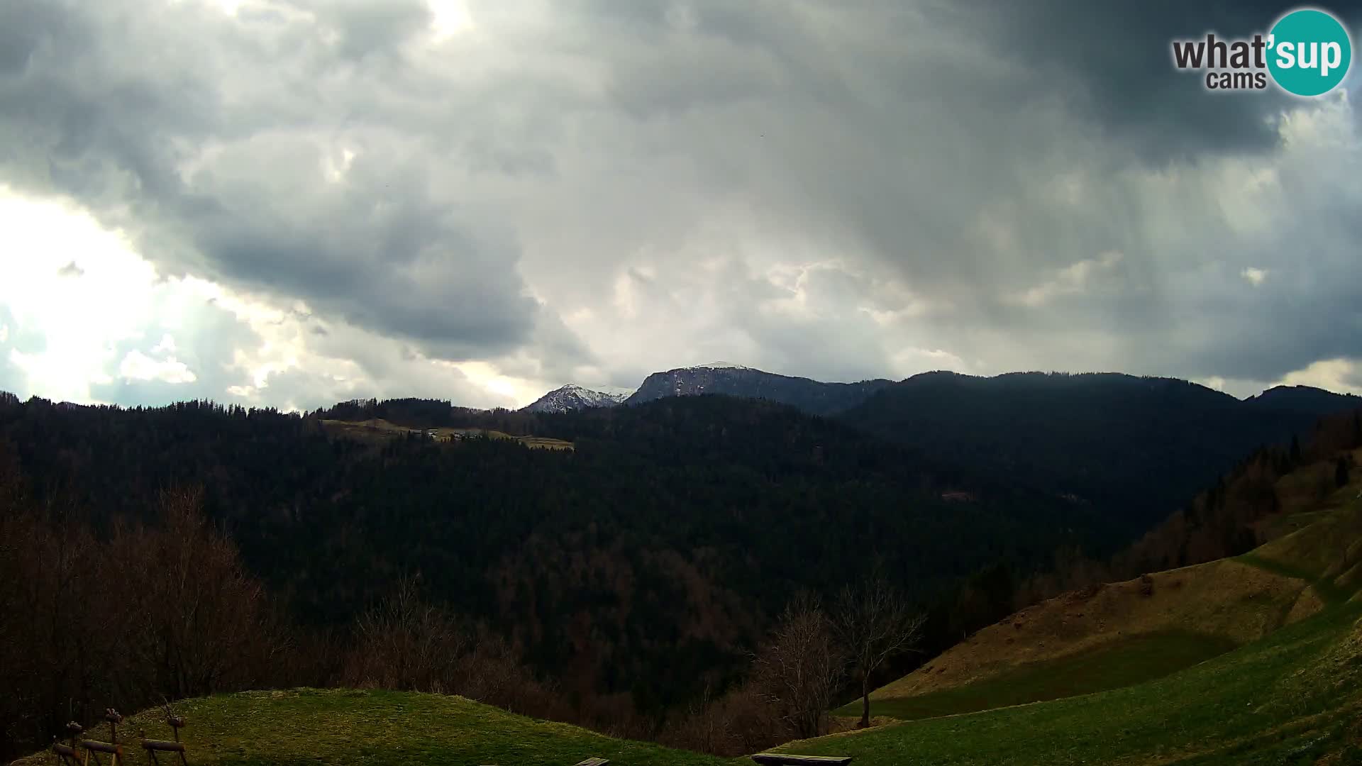 Webcam Brunarica Dražgoše – Live View of Ratitovec (1666 m)