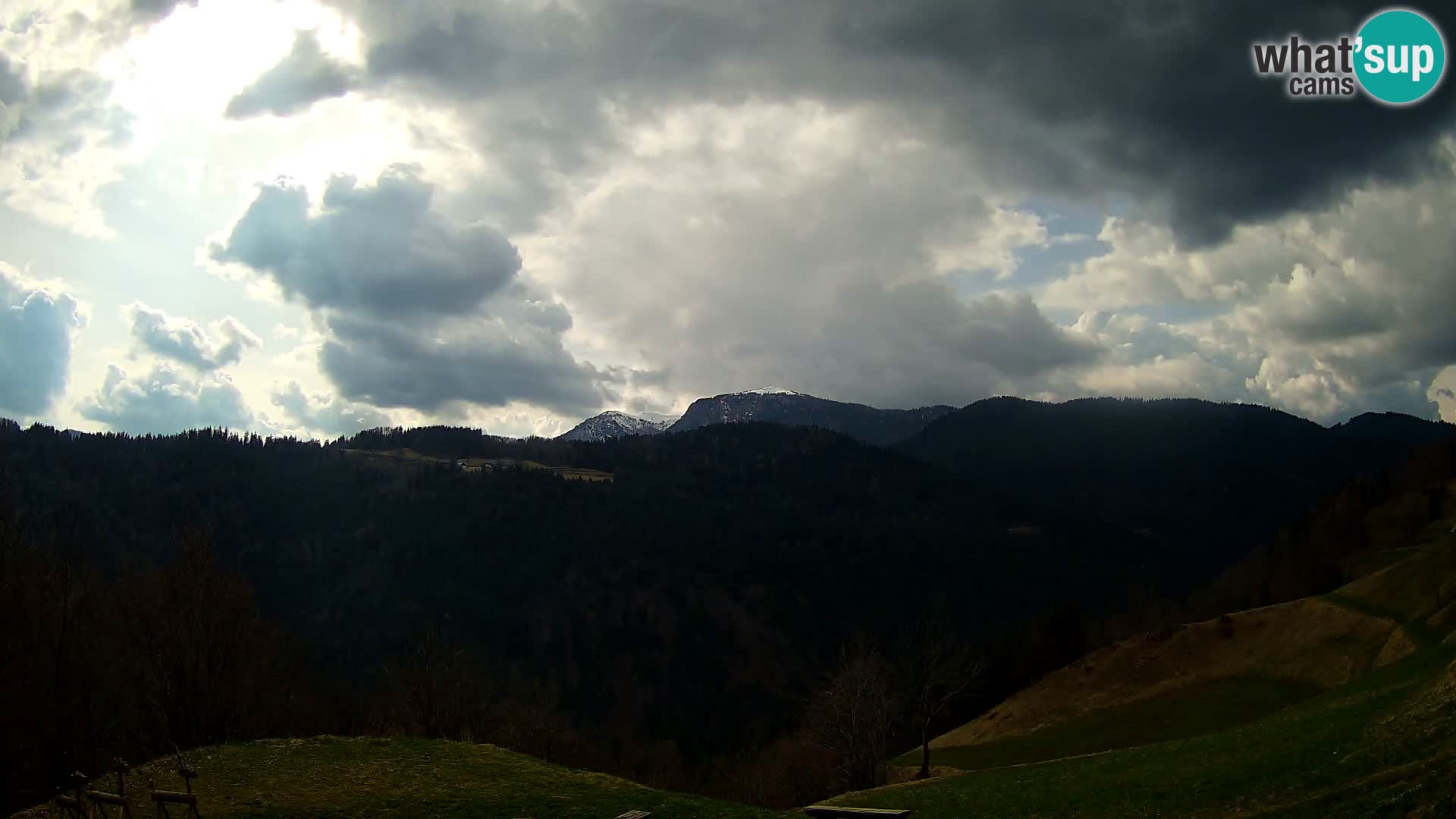 Webcam Brunarica Dražgoše – Live View of Ratitovec (1666 m)