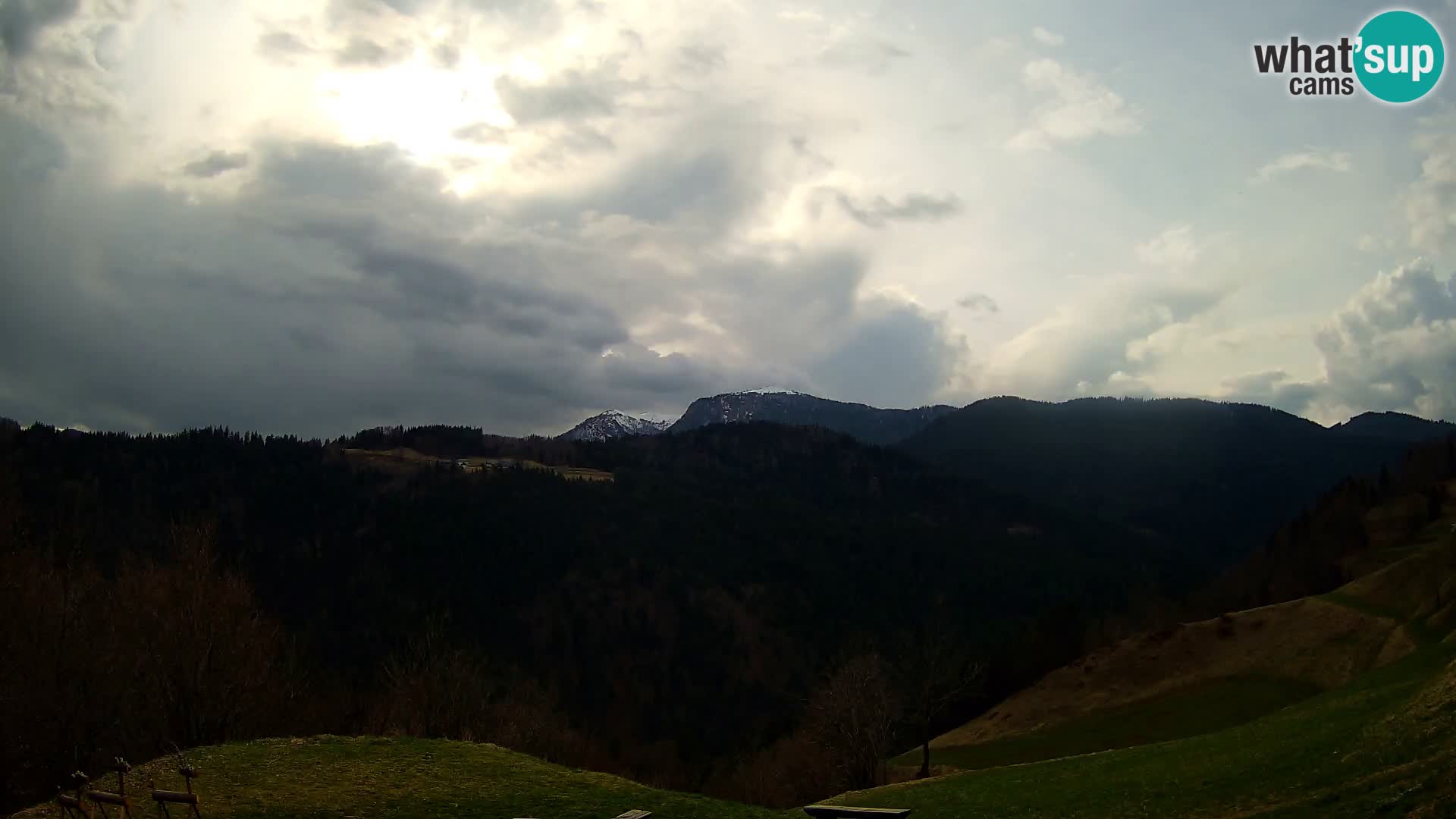 Webcam Brunarica Dražgoše – Live View of Ratitovec (1666 m)