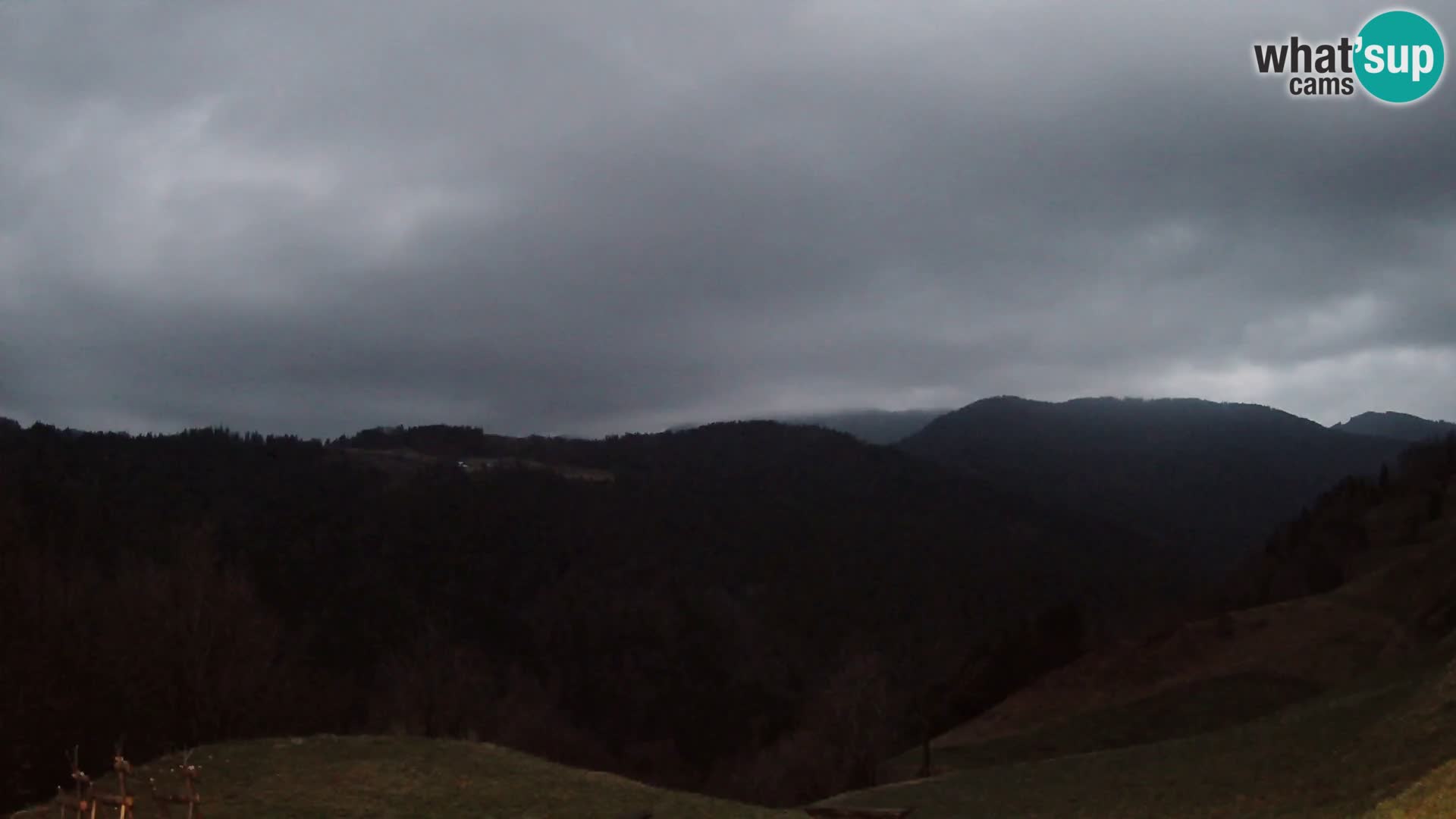 Web kamera Brunarica Dražgoše – Pogled uživo na Ratitovec (1666 m)