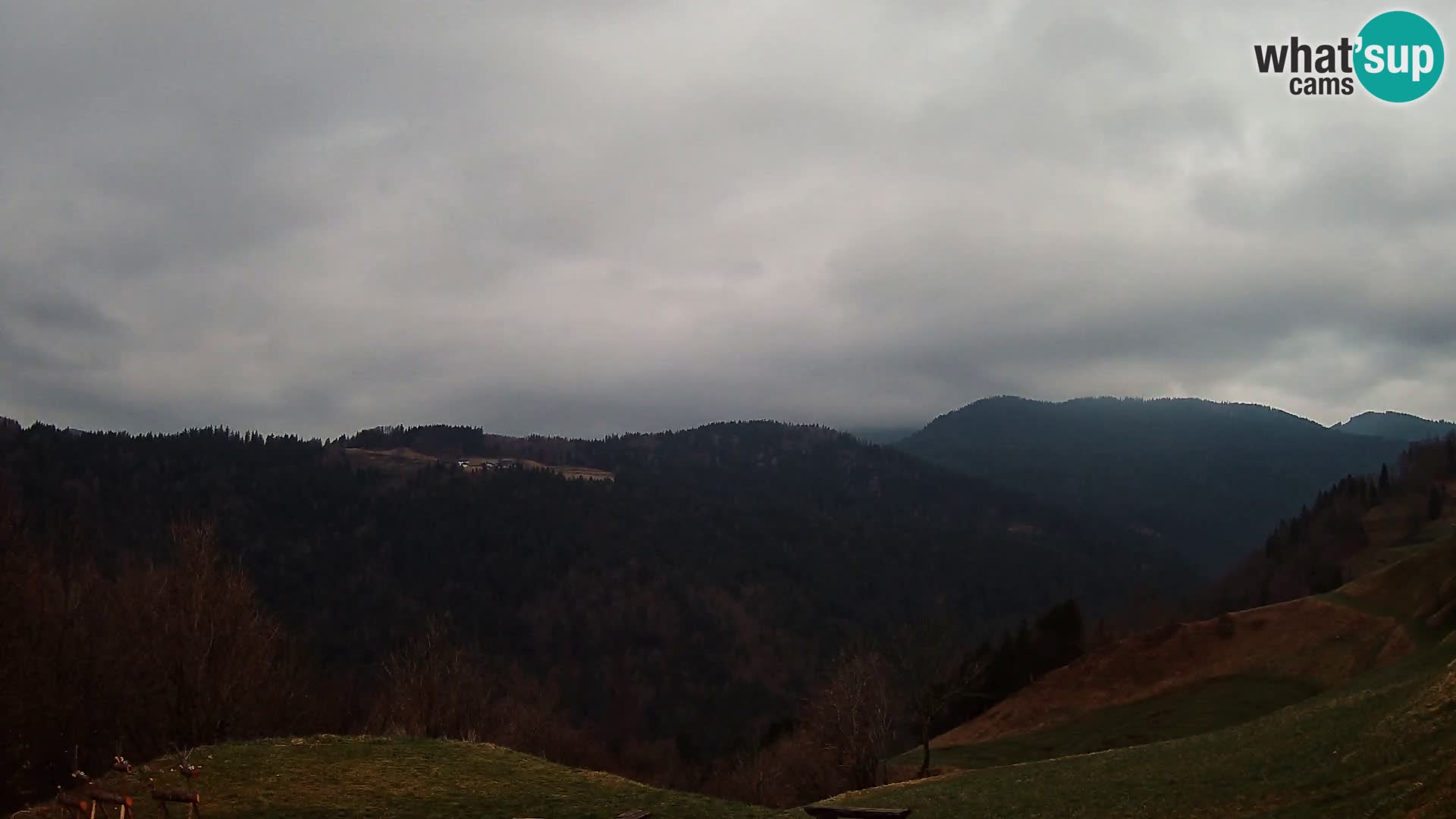 Webcam Brunarica Dražgoše – Vista live sul Ratitovec (1666 m)