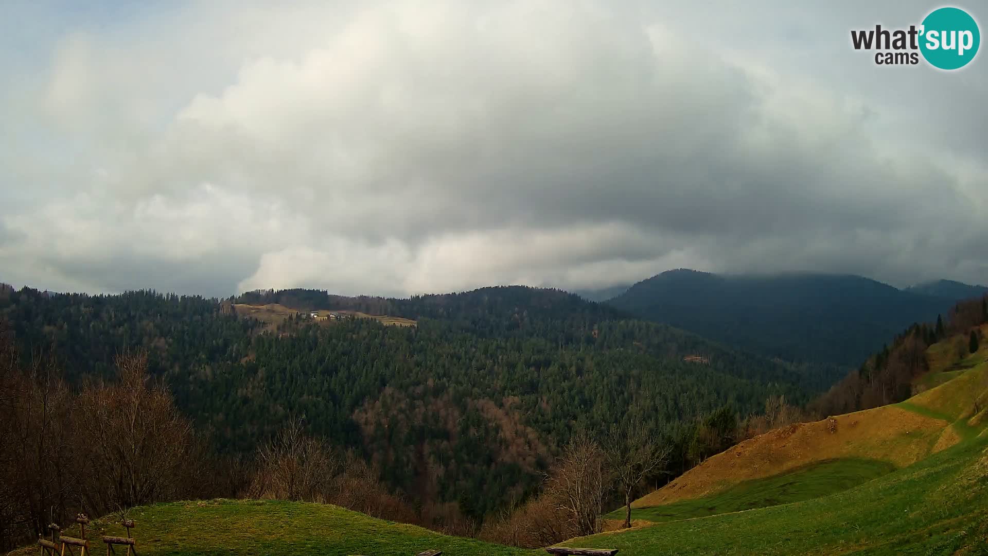 Webcam Brunarica Dražgoše – Liveblick auf Ratitovec (1666 m)