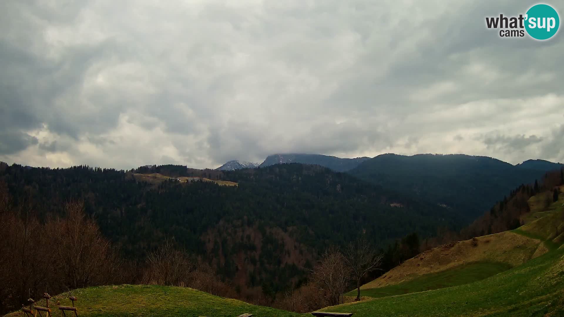 Webcam Brunarica Dražgoše – Liveblick auf Ratitovec (1666 m)