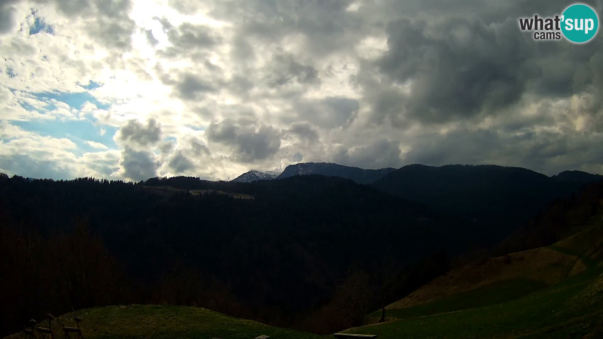 Webcam Brunarica Dražgoše – Live View of Ratitovec (1666 m)