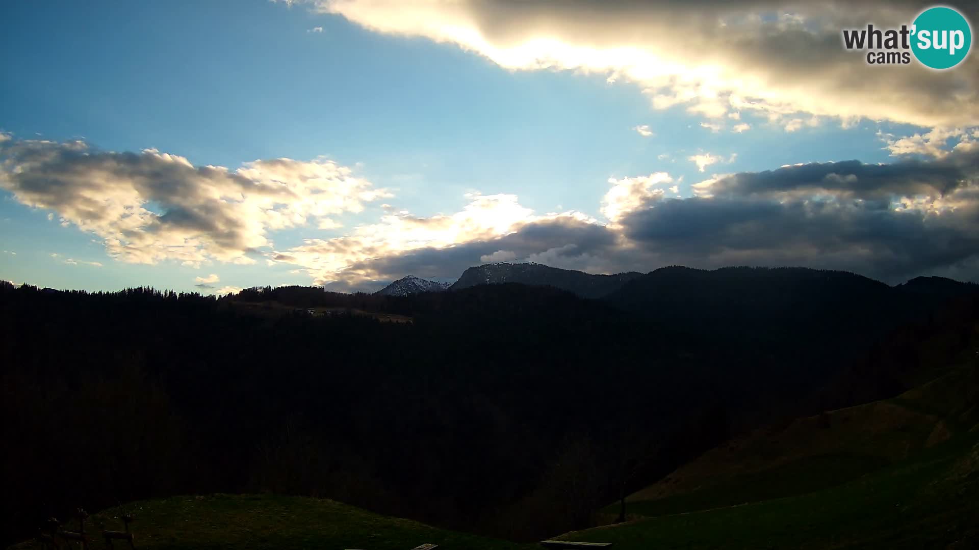 Webcam Brunarica Dražgoše – Live View of Ratitovec (1666 m)