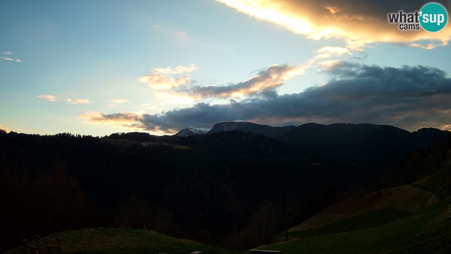 Webcam Brunarica Dražgoše – Live View of Ratitovec (1666 m)