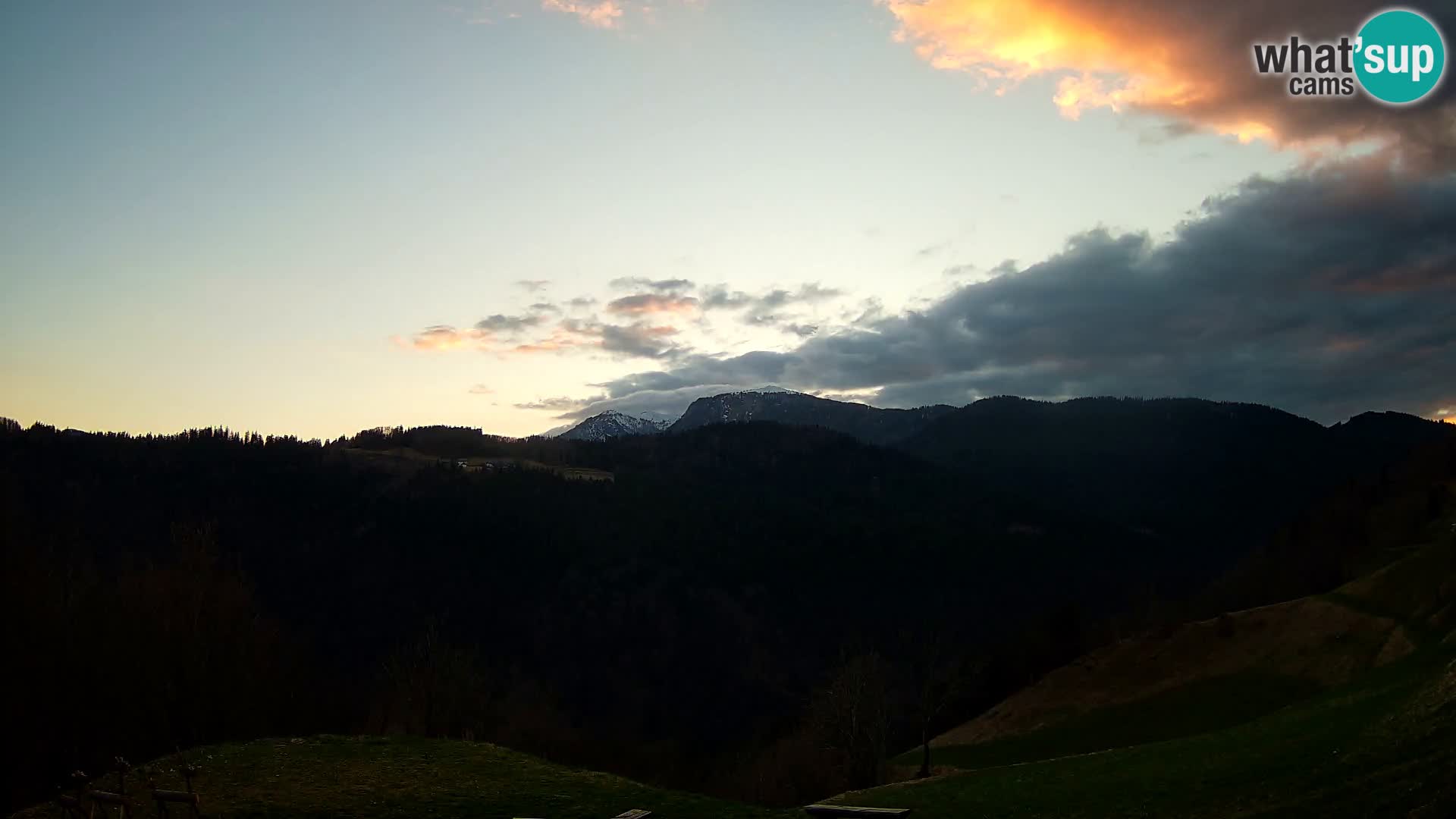 Webcam Brunarica Dražgoše – Live View of Ratitovec (1666 m)