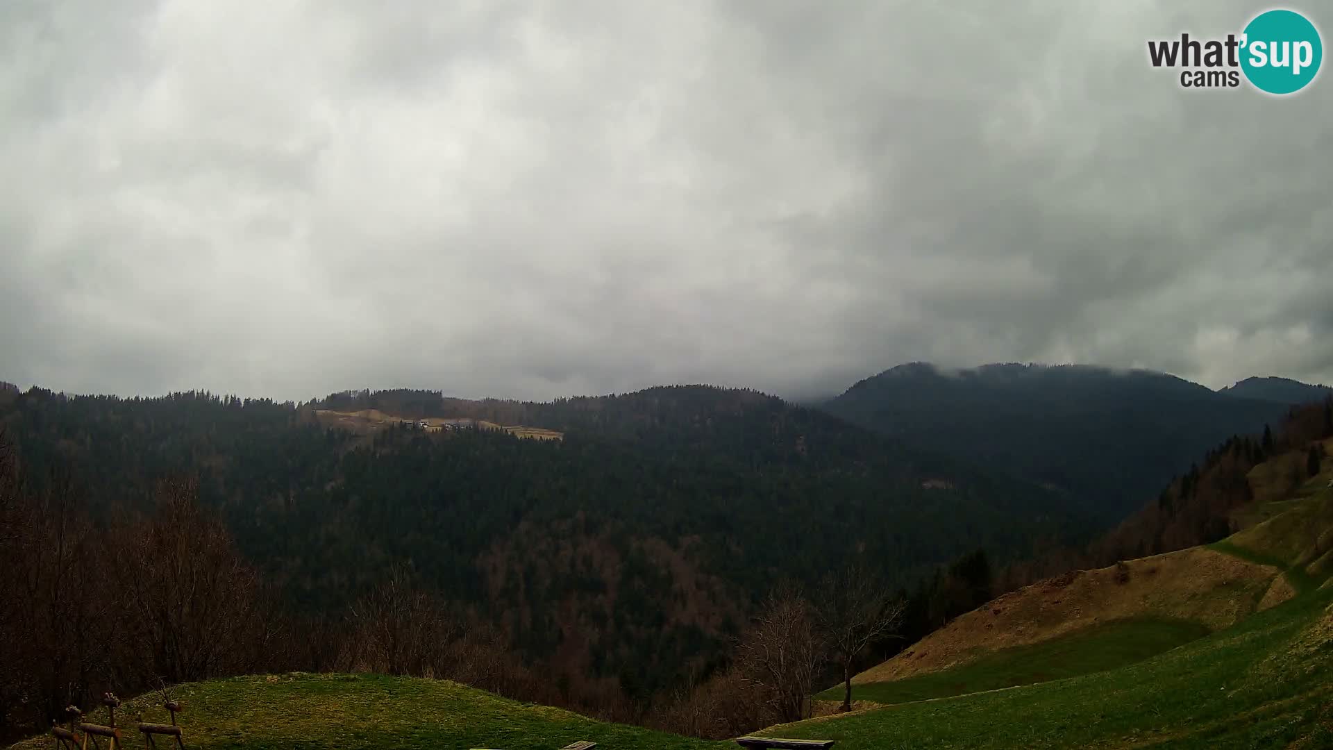 Webcam Brunarica Dražgoše – Vista live sul Ratitovec (1666 m)