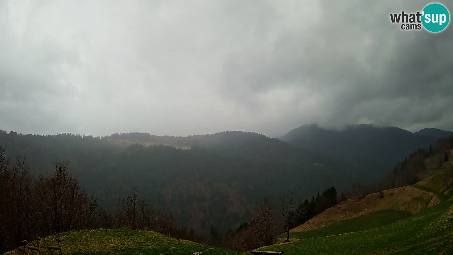 Webcam Brunarica Dražgoše – Vista live sul Ratitovec (1666 m)