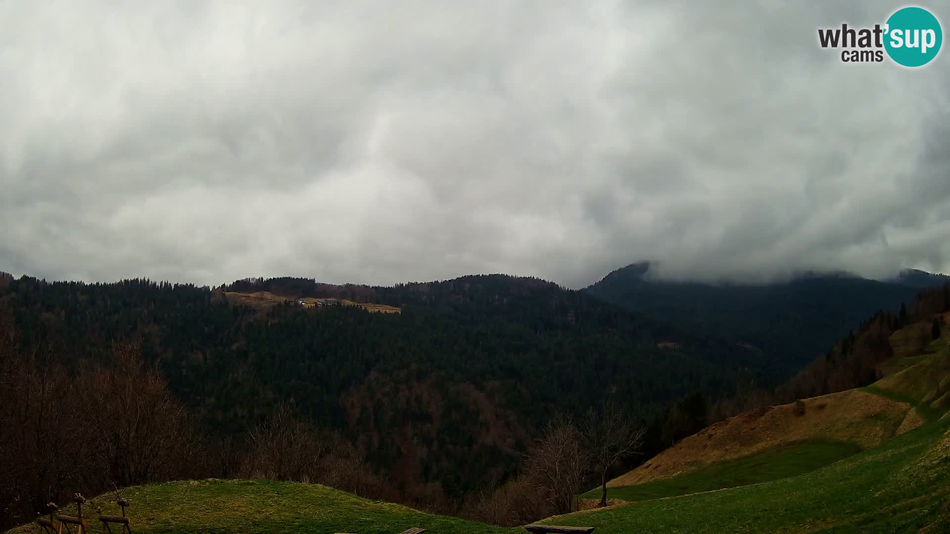 Webcam Brunarica Dražgoše – Liveblick auf Ratitovec (1666 m)