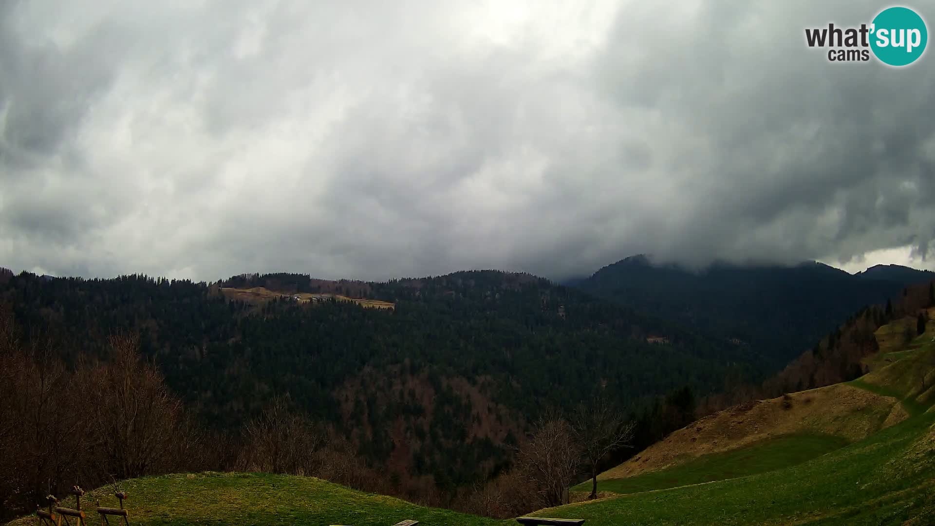 Webcam Brunarica Dražgoše – Vista live sul Ratitovec (1666 m)