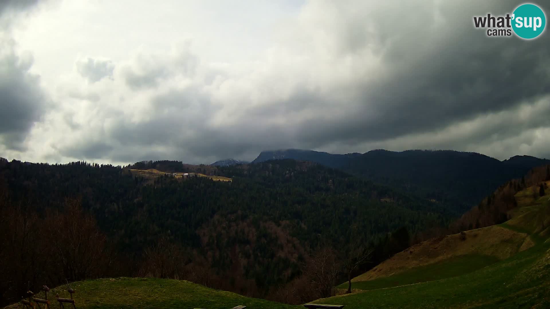 Web kamera Brunarica Dražgoše – Pogled uživo na Ratitovec (1666 m)