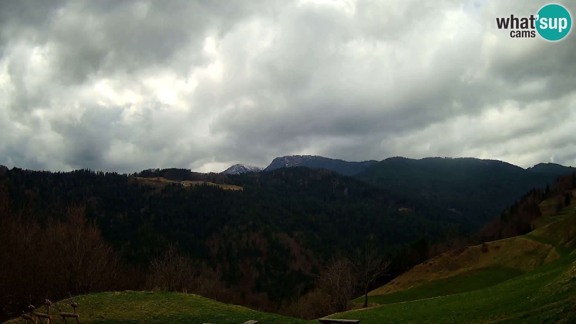 Webcam Brunarica Dražgoše – Liveblick auf Ratitovec (1666 m)