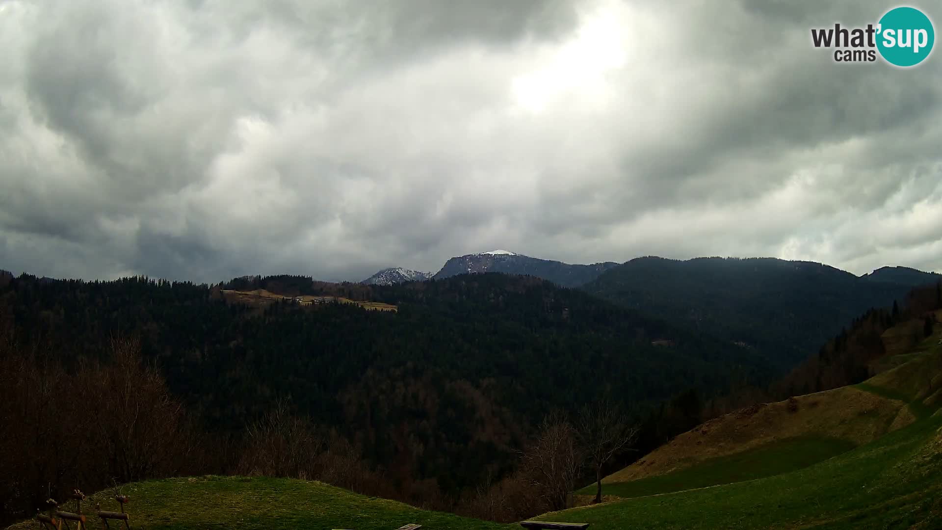 Webcam Brunarica Dražgoše – Live View of Ratitovec (1666 m)