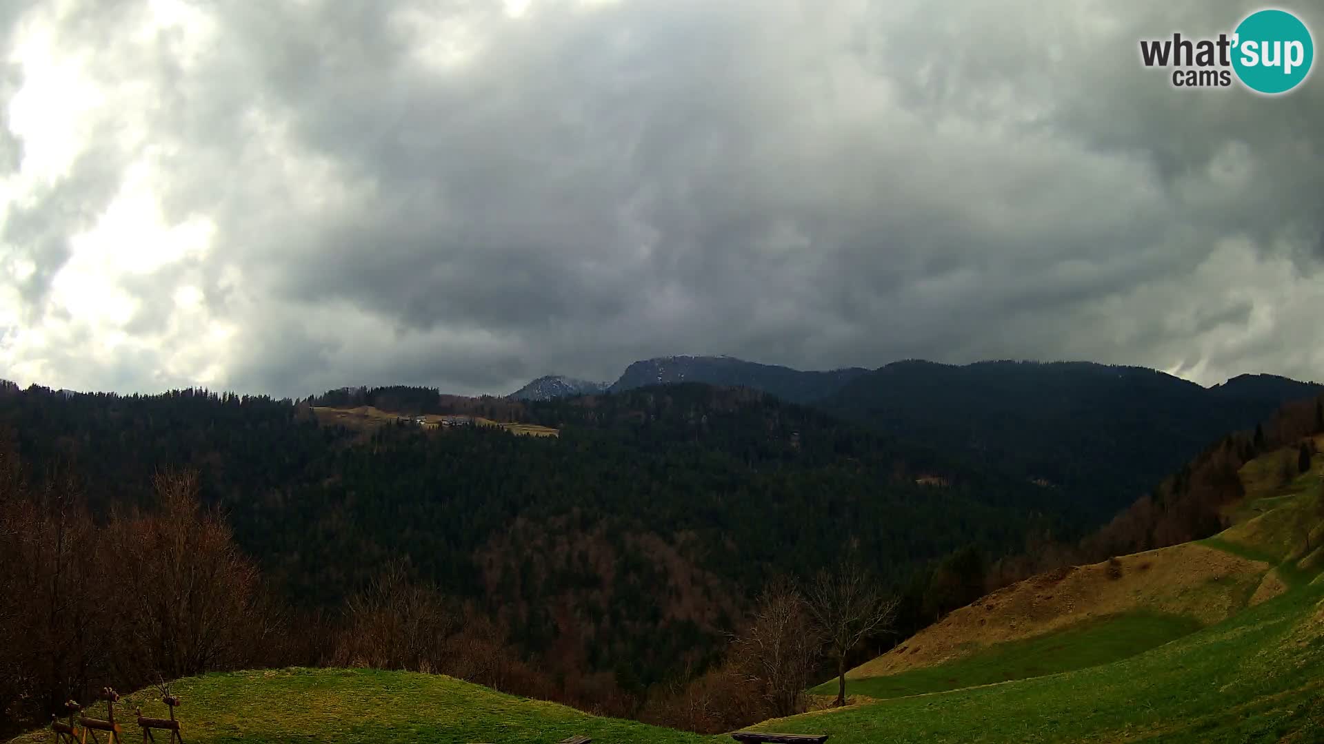 Webcam Brunarica Dražgoše – Liveblick auf Ratitovec (1666 m)