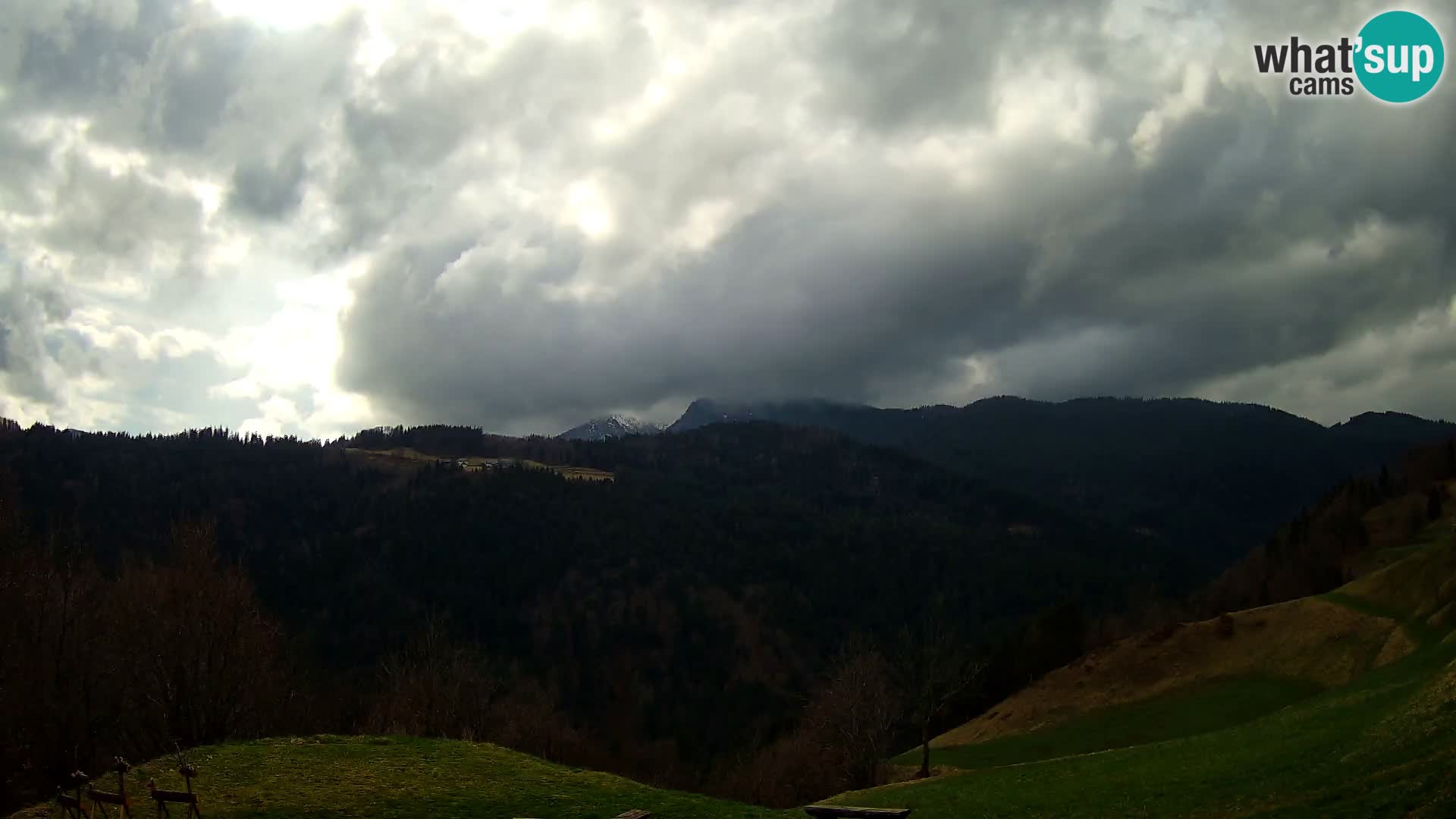 Webcam Brunarica Dražgoše – Liveblick auf Ratitovec (1666 m)