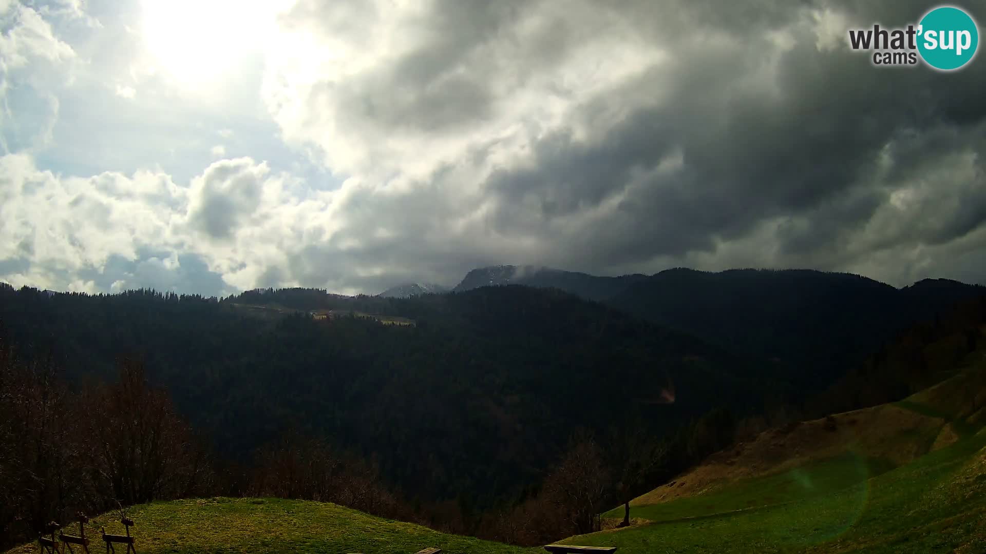 Webcam Brunarica Dražgoše – Vista live sul Ratitovec (1666 m)