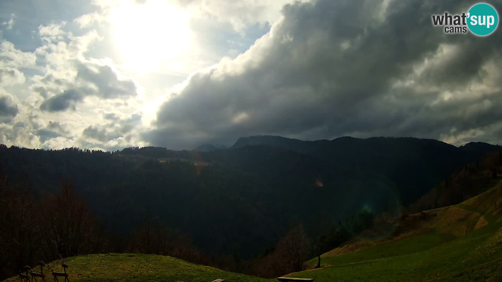 Webcam Brunarica Dražgoše – Live View of Ratitovec (1666 m)