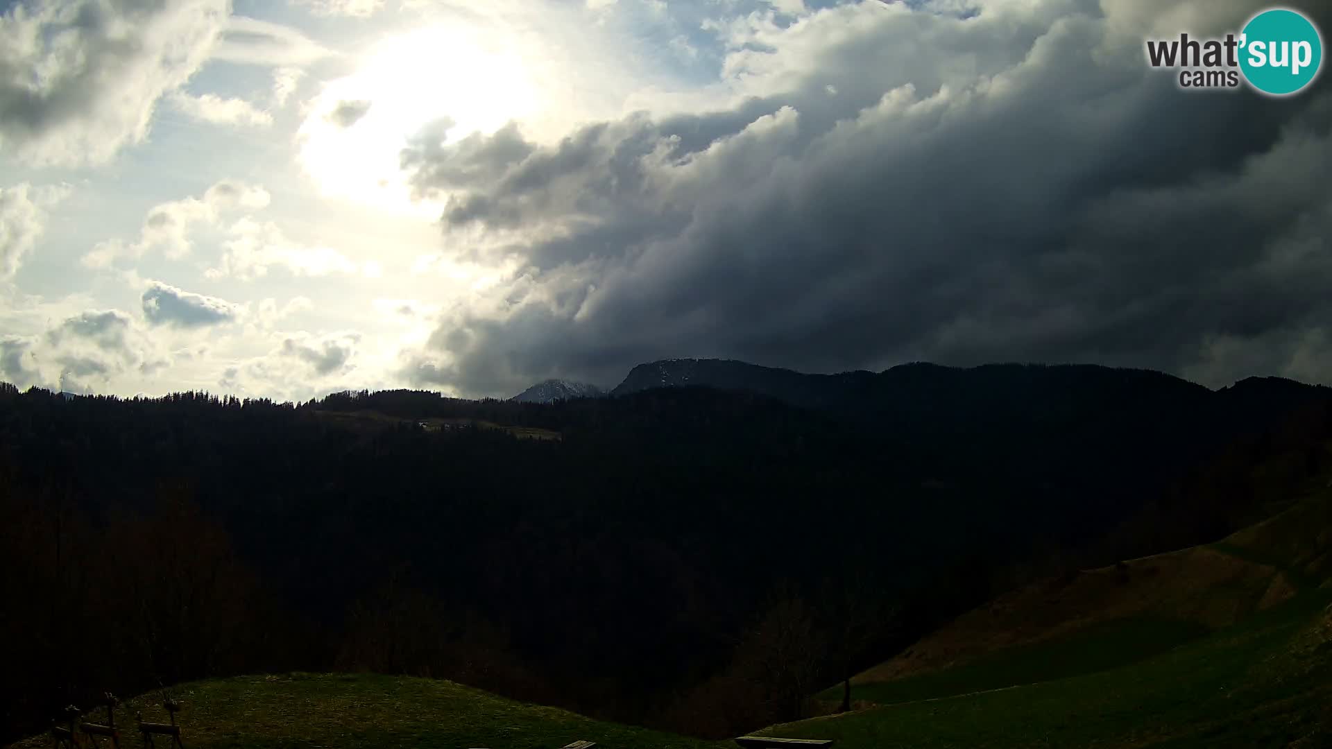 Webcam Brunarica Dražgoše – Live View of Ratitovec (1666 m)