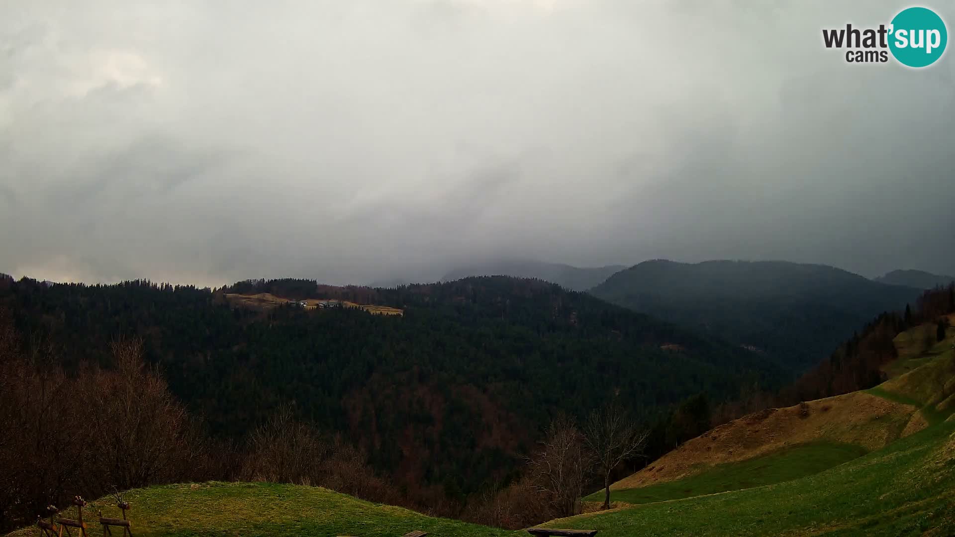 Webcam Brunarica Dražgoše – Vista live sul Ratitovec (1666 m)