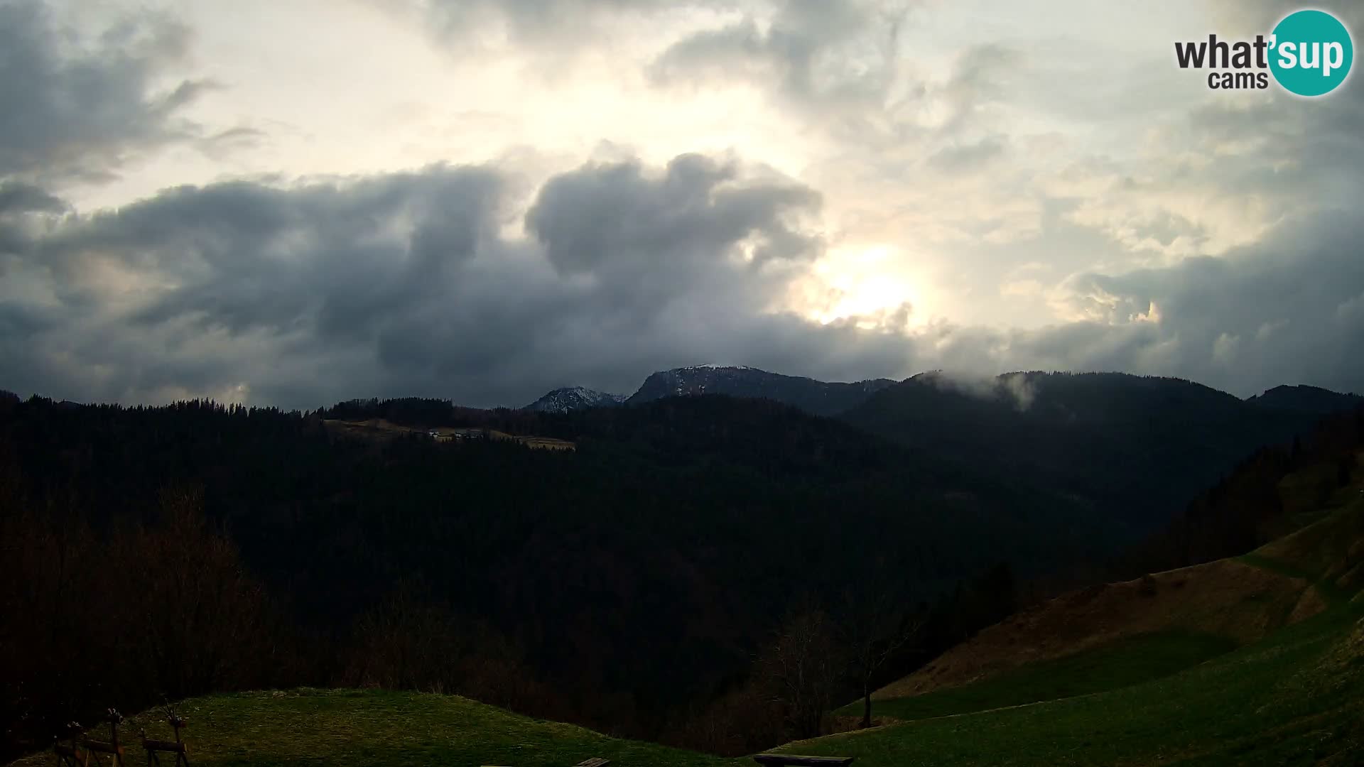 Webcam Brunarica Dražgoše – Live View of Ratitovec (1666 m)