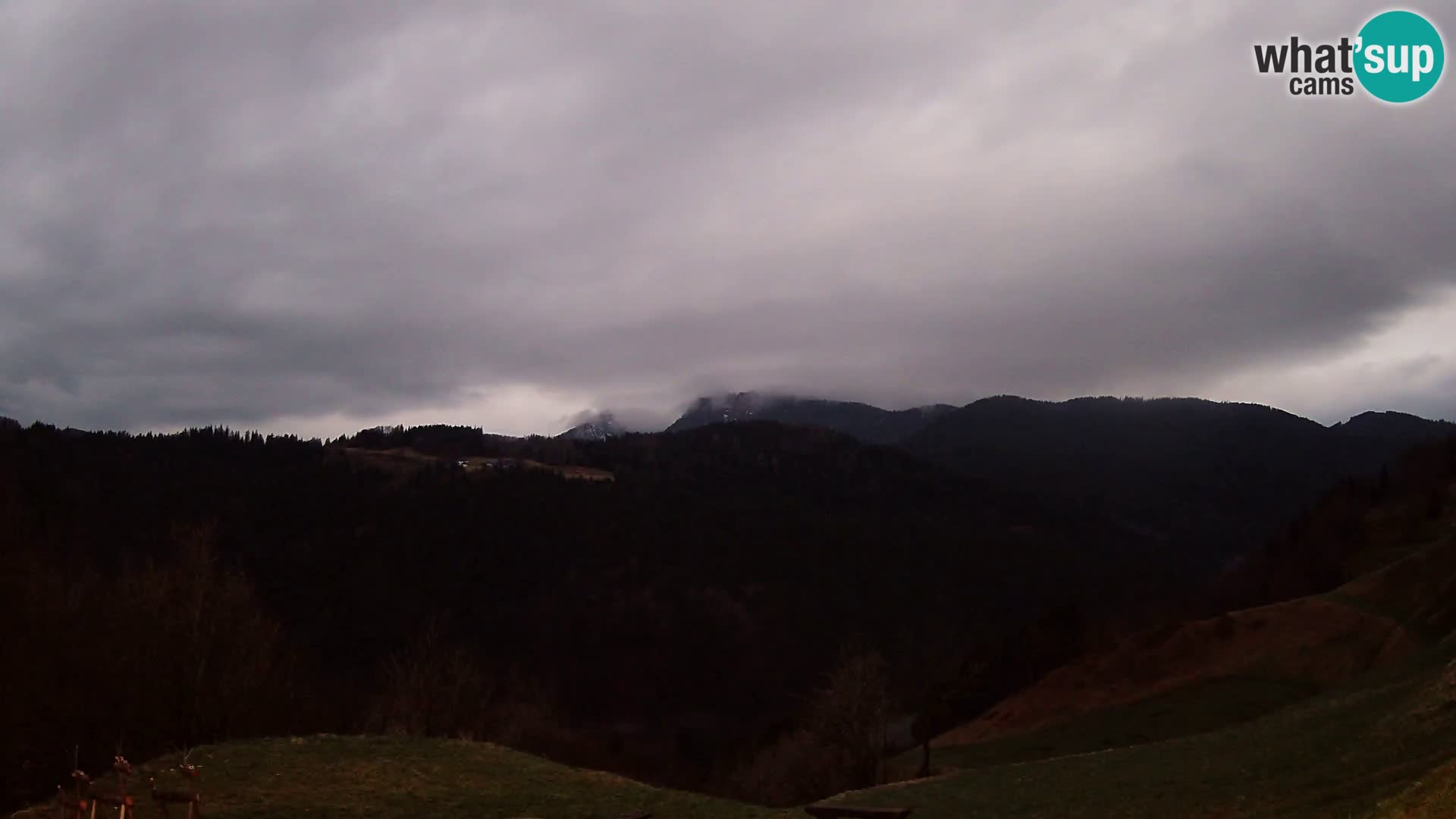 Webcam Brunarica Dražgoše – Live View of Ratitovec (1666 m)