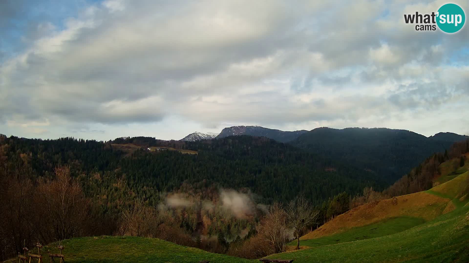 Web kamera Brunarica Dražgoše – Pogled uživo na Ratitovec (1666 m)
