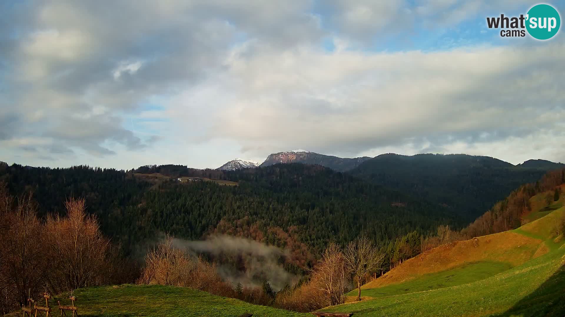 Webcam Brunarica Dražgoše – Live View of Ratitovec (1666 m)