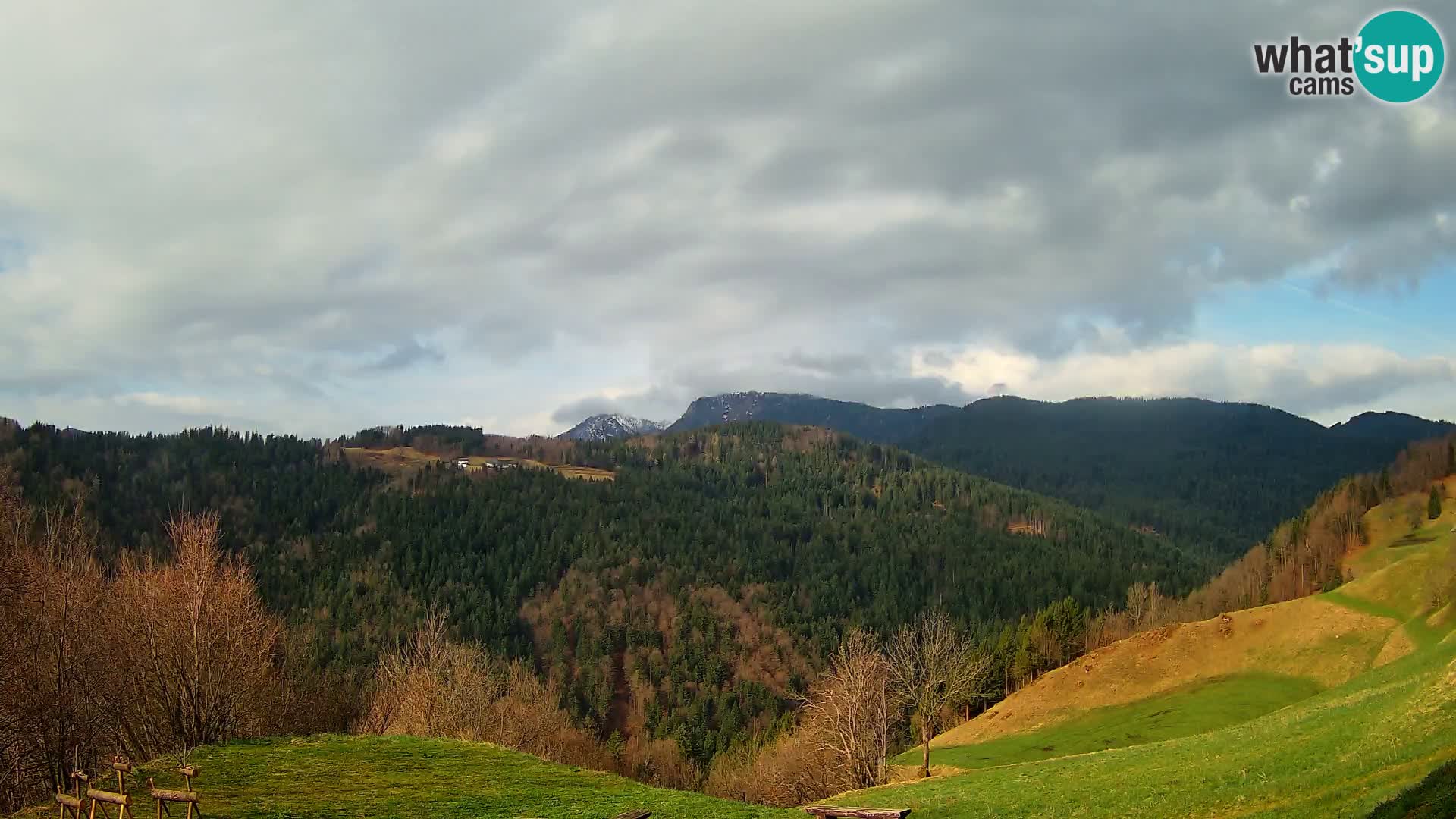 Webcam Brunarica Dražgoše – Liveblick auf Ratitovec (1666 m)