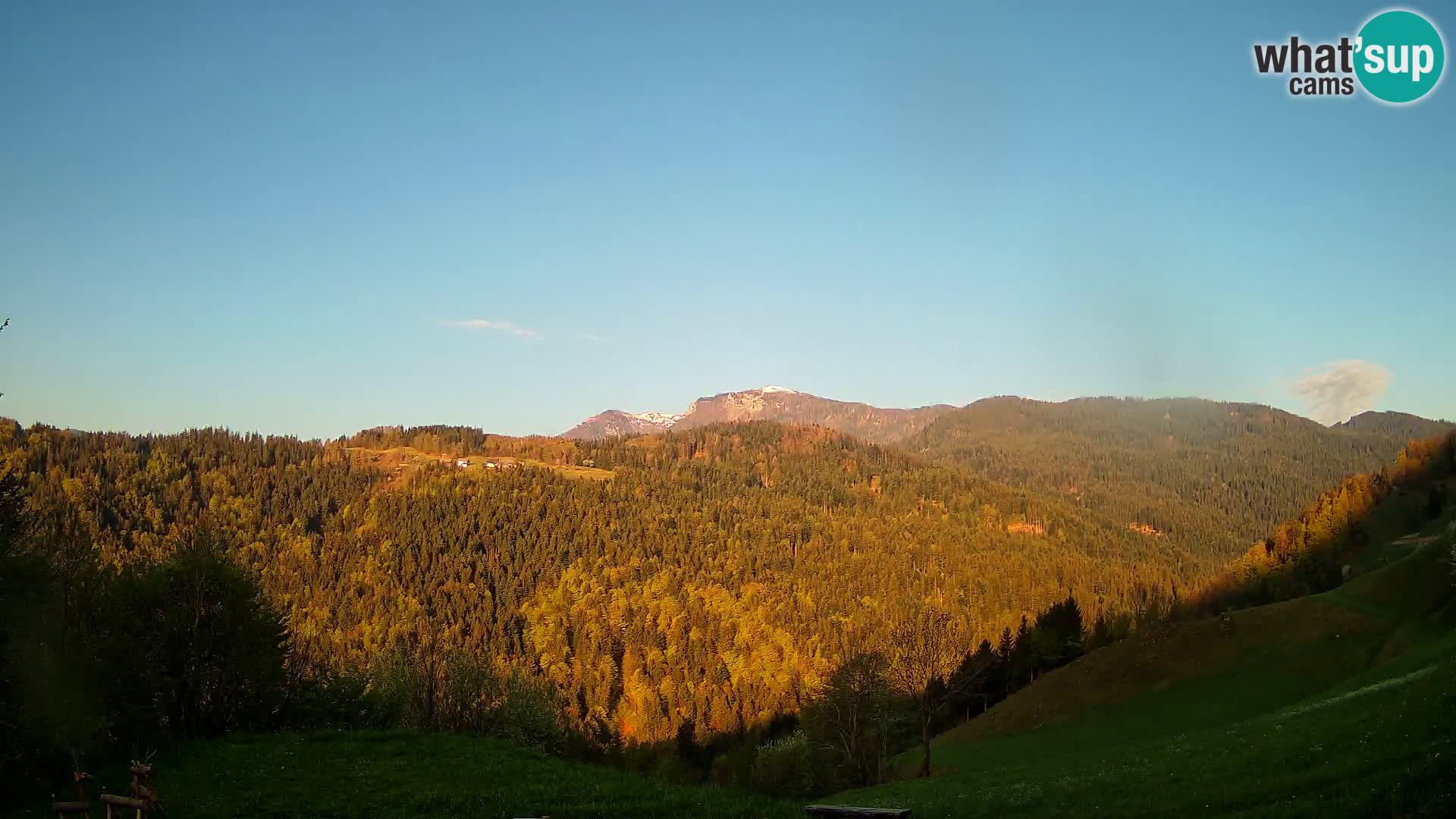 Webcam Brunarica Dražgoše – Live View of Ratitovec (1666 m)